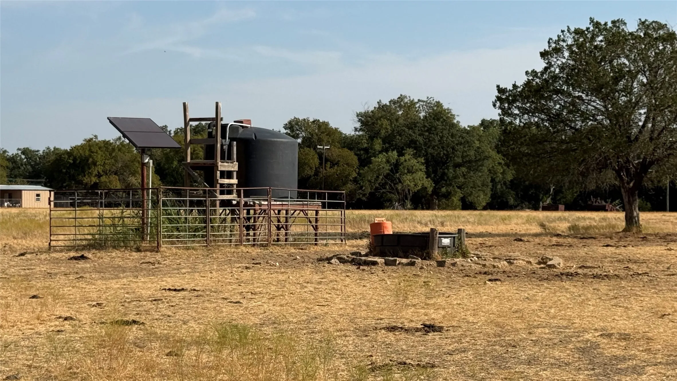 Solar well with storage tank