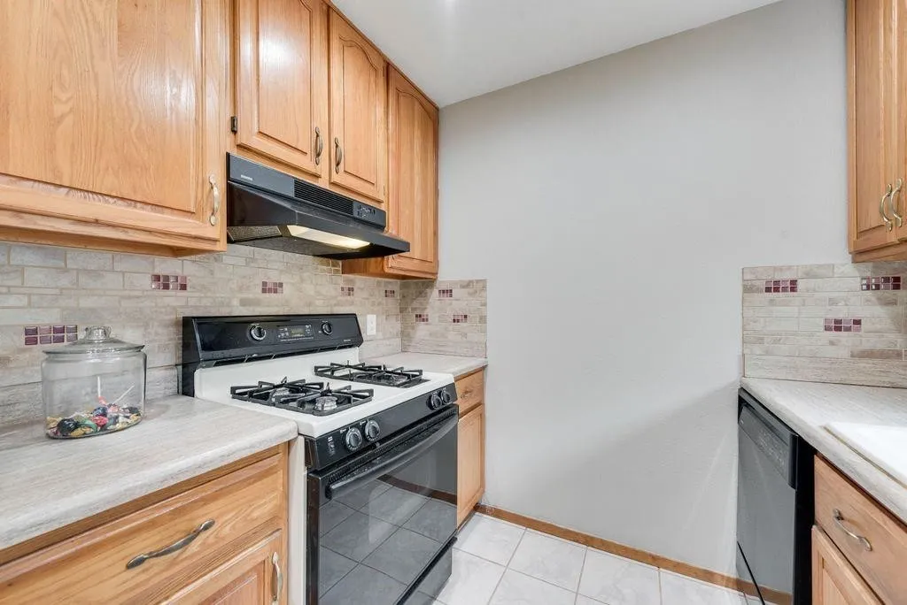 KITCHEN GAS STOVE