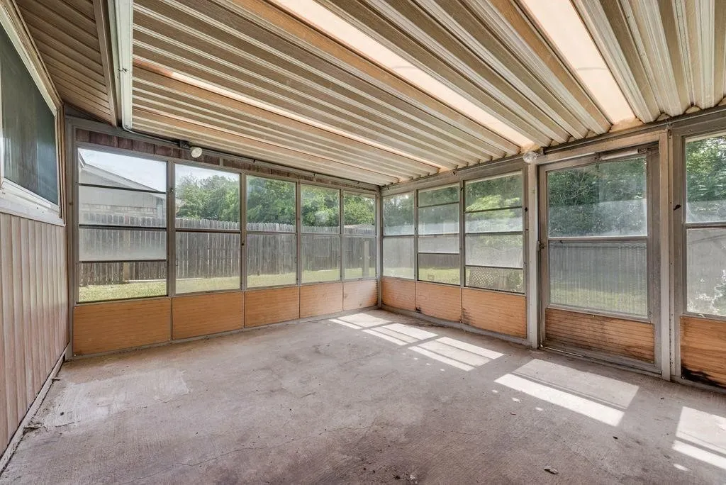 COVERED PATIO-SUNROOM
