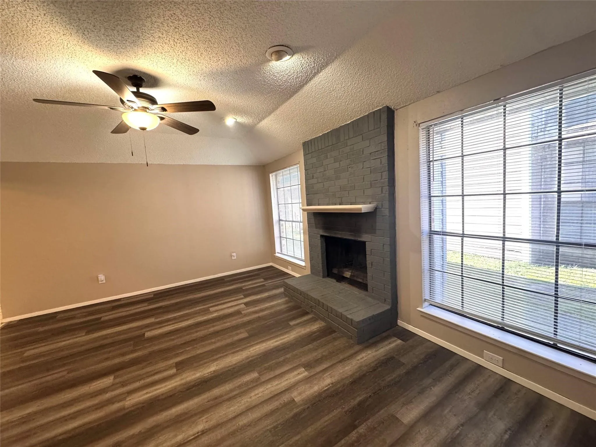 Duplex For Rent in Dallas County , 7506 Amherst Drive A, Rowlett, Texas 75088, 3 Bedroom, 2 Bathroom, 1 Garage spaces, 1,362 Sqft, built in 1984, mls#21397122, Real Estate Agent in Rowlett, Homes For Rent in Dallas county, Homes For Rent in Rowlett, Realtor in Rowlett Texas, Real Estate Brokerage Independent Realty Texas, Luminita Cordes Realtor