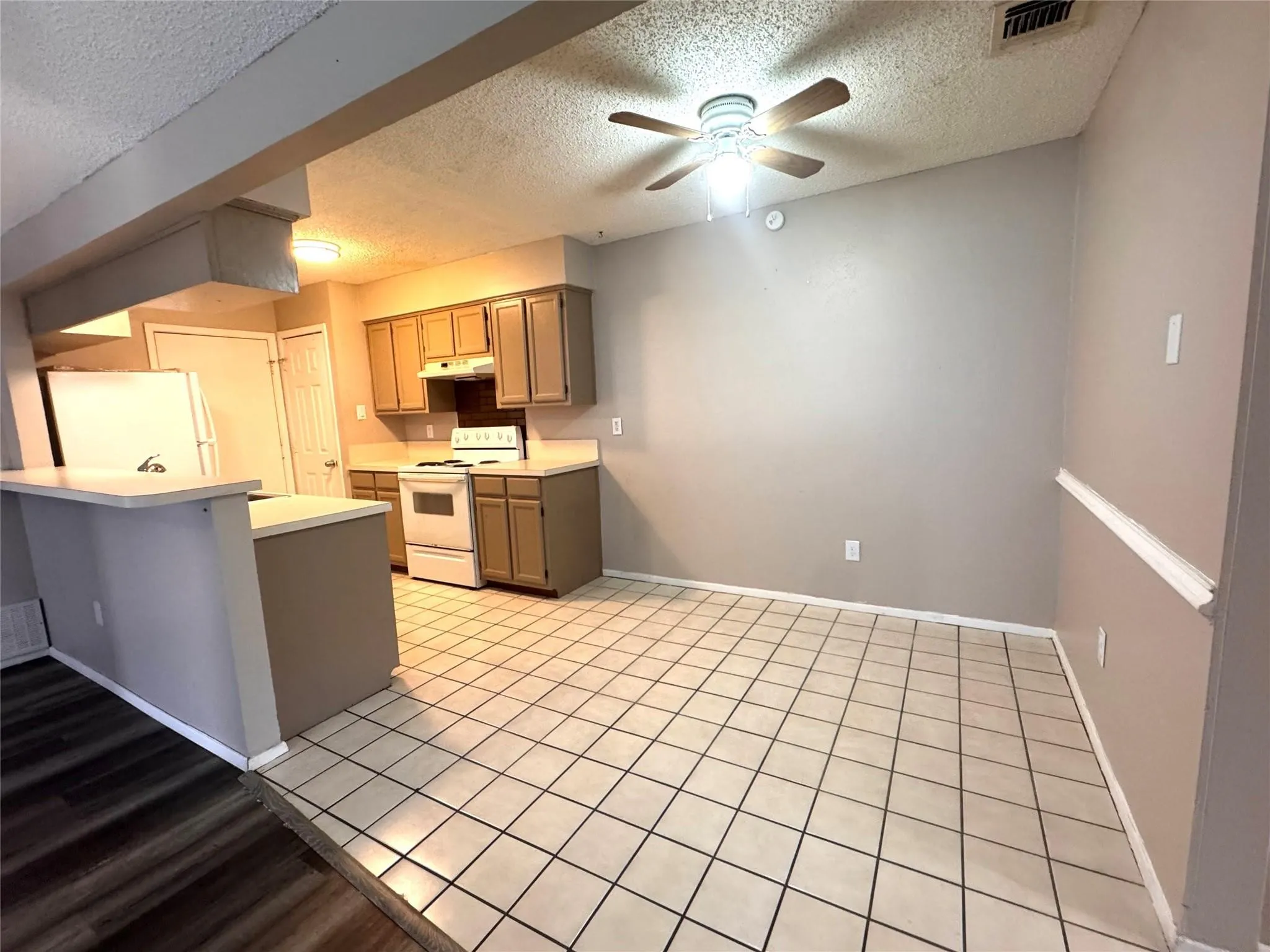 Duplex For Rent in Dallas County , 7506 Amherst Drive A, Rowlett, Texas 75088, 3 Bedroom, 2 Bathroom, 1 Garage spaces, 1,362 Sqft, built in 1984, mls#21397122, Real Estate Agent in Rowlett, Homes For Rent in Dallas county, Homes For Rent in Rowlett, Realtor in Rowlett Texas, Real Estate Brokerage Independent Realty Texas, Luminita Cordes Realtor
