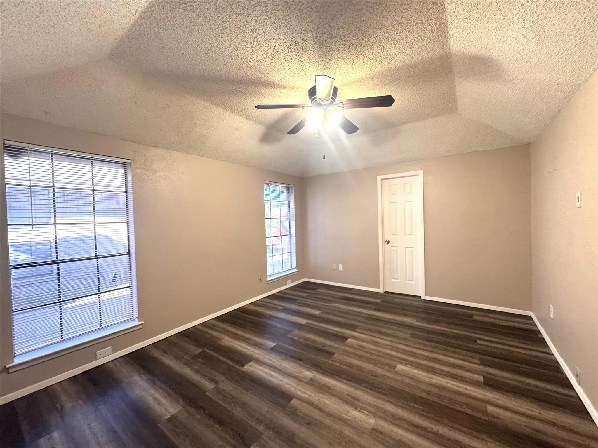 Duplex For Rent in Dallas County , 7506 Amherst Drive A, Rowlett, Texas 75088, 3 Bedroom, 2 Bathroom, 1 Garage spaces, 1,362 Sqft, built in 1984, mls#21397122, Real Estate Agent in Rowlett, Homes For Rent in Dallas county, Homes For Rent in Rowlett, Realtor in Rowlett Texas, Real Estate Brokerage Independent Realty Texas, Luminita Cordes Realtor