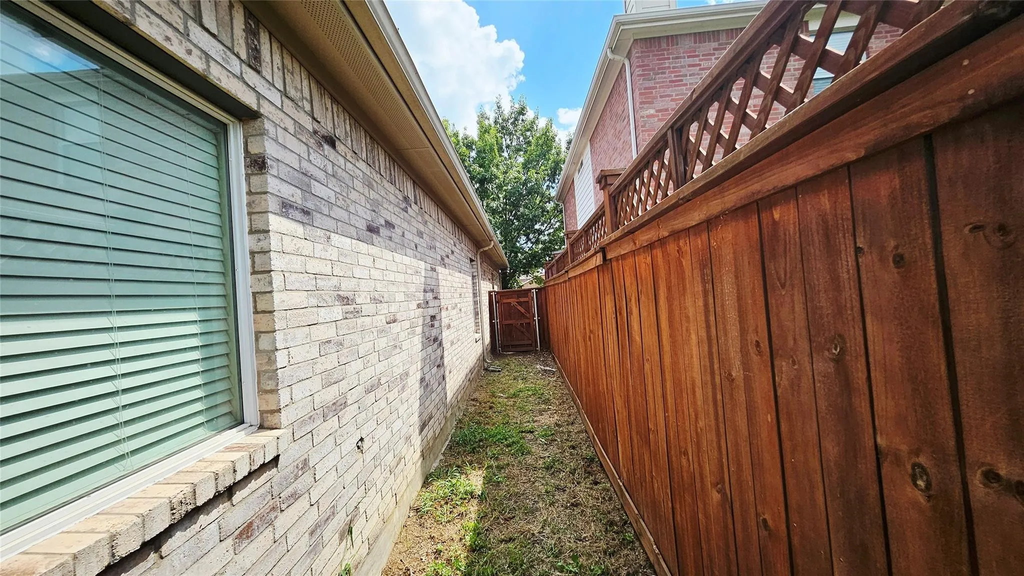 Single Family Residence For Rent in Tarrant County , 3121 Evangeline Road, Fort Worth, Texas 76140, 3 Bedroom, 2 Bathroom, 2 Garage spaces, 1,978 Sqft, built in 2006, mls#21397127, Real Estate Agent in Fort Worth, Homes For Rent in Tarrant county, Homes For Rent in Fort Worth, Realtor in Fort Worth Texas, Real Estate Brokerage Independent Realty Texas, Luminita Cordes Realtor