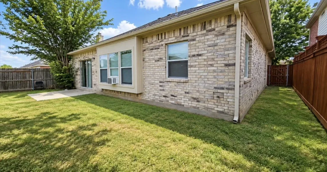 Single Family Residence For Rent in Tarrant County , 3121 Evangeline Road, Fort Worth, Texas 76140, 3 Bedroom, 2 Bathroom, 2 Garage spaces, 1,978 Sqft, built in 2006, mls#21397127, Real Estate Agent in Fort Worth, Homes For Rent in Tarrant county, Homes For Rent in Fort Worth, Realtor in Fort Worth Texas, Real Estate Brokerage Independent Realty Texas, Luminita Cordes Realtor
