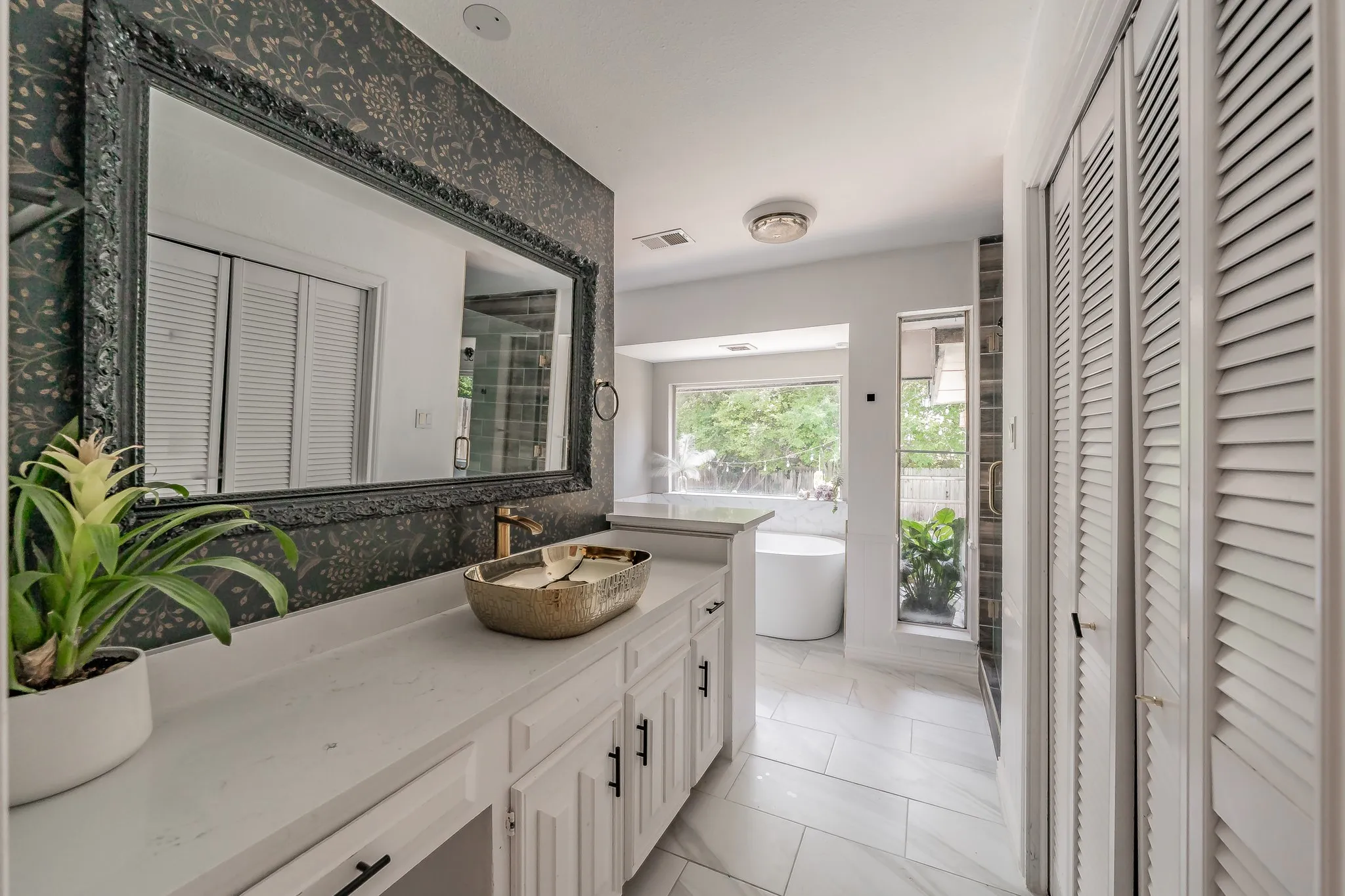 Single Family Residence For Sale in Tarrant County , 2211 Midhurst Drive, Arlington, Texas 76013, 4 Bedroom, 3 Bathroom, 1 Garage spaces, 2,953 Sqft, built in 1973, mls#21397128, Real Estate Agent in Arlington, Homes For Sale in Tarrant county, Homes For Sale in Arlington, Realtor in Arlington Texas, Real Estate Brokerage Independent Realty Texas, Luminita Cordes Realtor