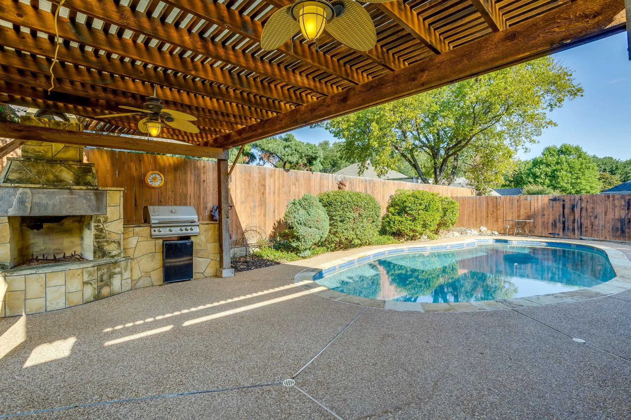 Single Family Residence For Rent in Tarrant County , 990 Oak Ridge Drive, Keller, Texas 76248, 4 Bedroom, 2 Bathroom, 2 Garage spaces, 2,300 Sqft, built in 1986, mls#21397129, Real Estate Agent in Keller, Homes For Rent in Tarrant county, Homes For Rent in Keller, Realtor in Keller Texas, Real Estate Brokerage Independent Realty Texas, Luminita Cordes Realtor