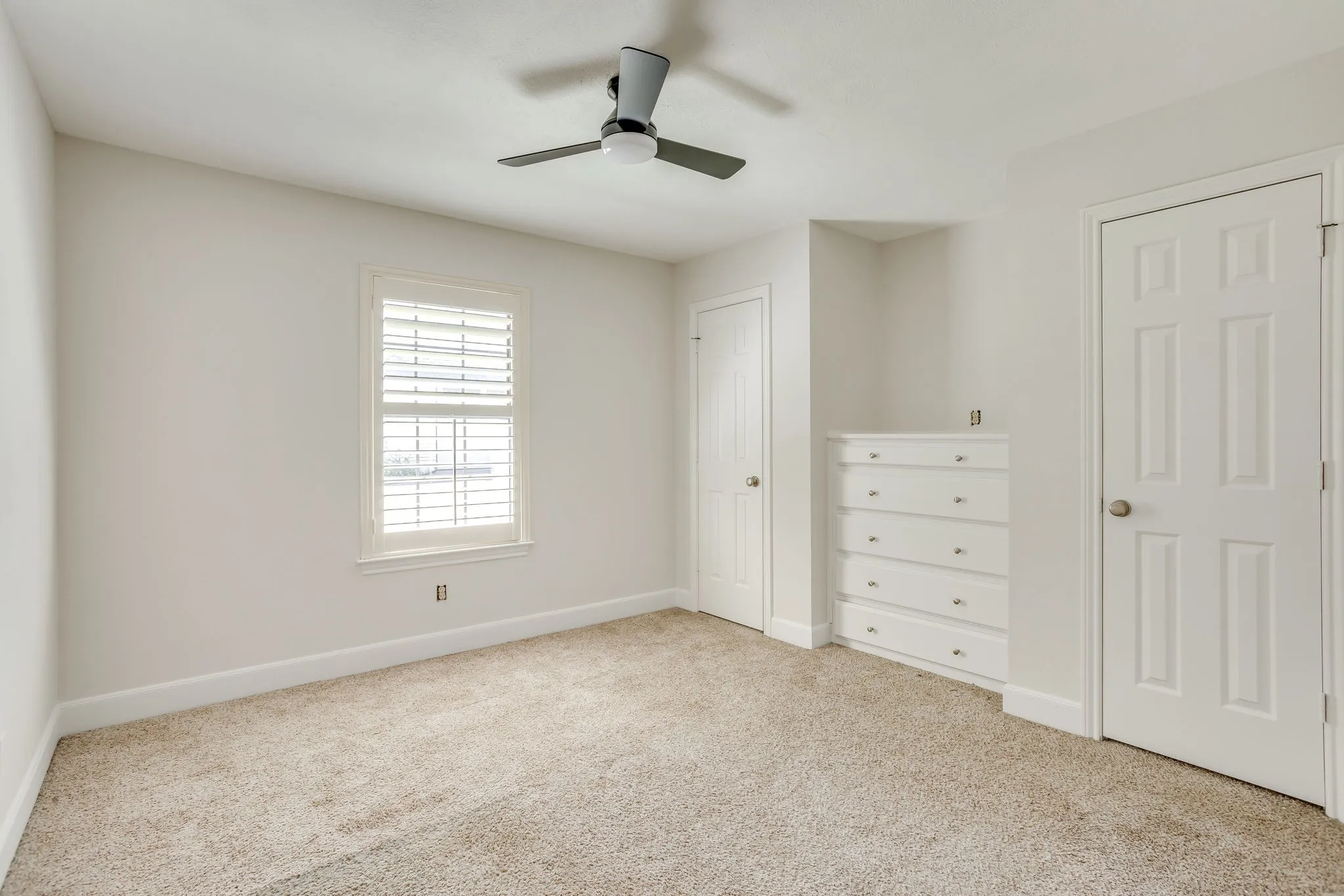 Single Family Residence For Rent in Tarrant County , 990 Oak Ridge Drive, Keller, Texas 76248, 4 Bedroom, 2 Bathroom, 2 Garage spaces, 2,300 Sqft, built in 1986, mls#21397129, Real Estate Agent in Keller, Homes For Rent in Tarrant county, Homes For Rent in Keller, Realtor in Keller Texas, Real Estate Brokerage Independent Realty Texas, Luminita Cordes Realtor