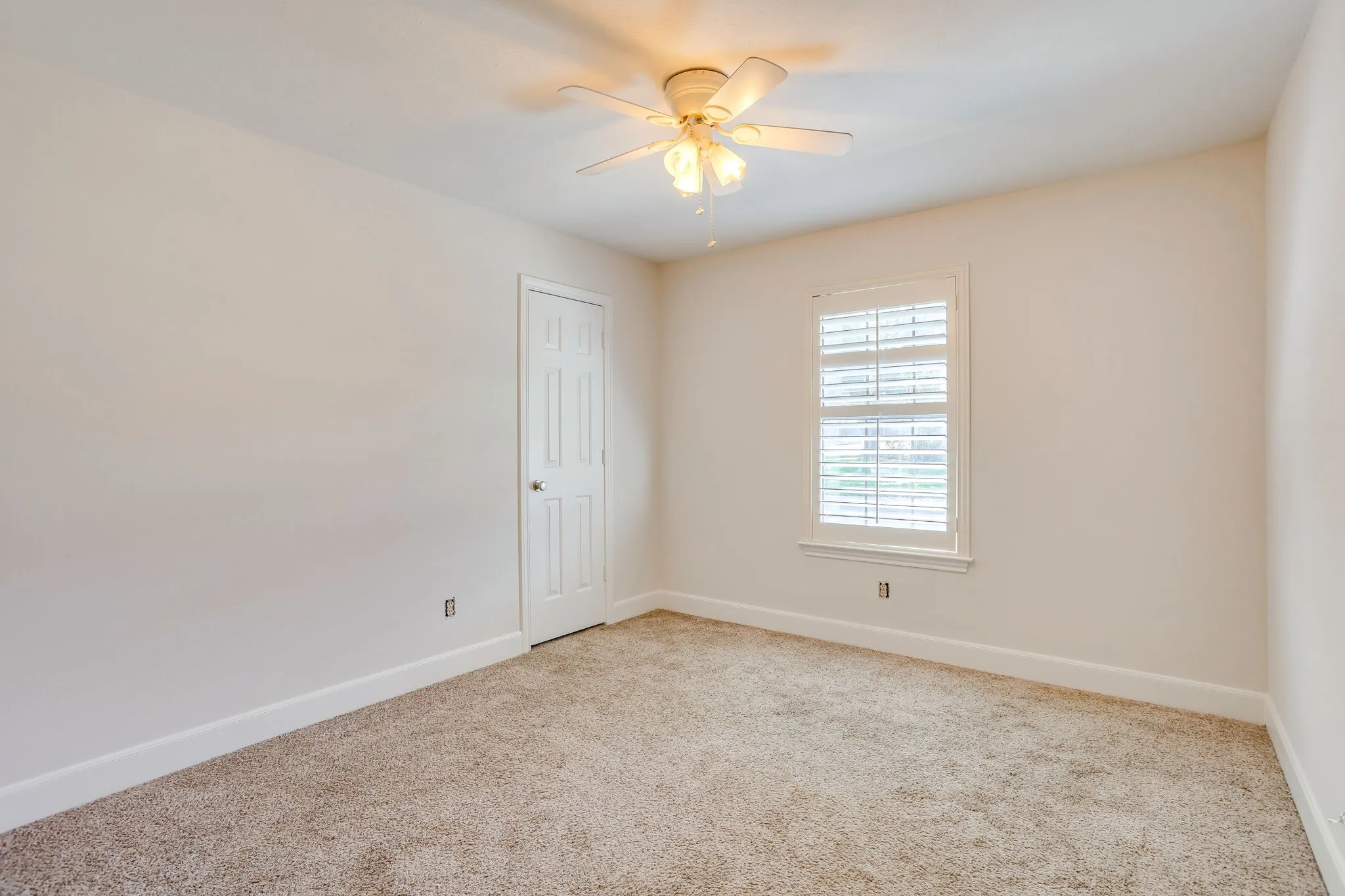 Single Family Residence For Rent in Tarrant County , 990 Oak Ridge Drive, Keller, Texas 76248, 4 Bedroom, 2 Bathroom, 2 Garage spaces, 2,300 Sqft, built in 1986, mls#21397129, Real Estate Agent in Keller, Homes For Rent in Tarrant county, Homes For Rent in Keller, Realtor in Keller Texas, Real Estate Brokerage Independent Realty Texas, Luminita Cordes Realtor