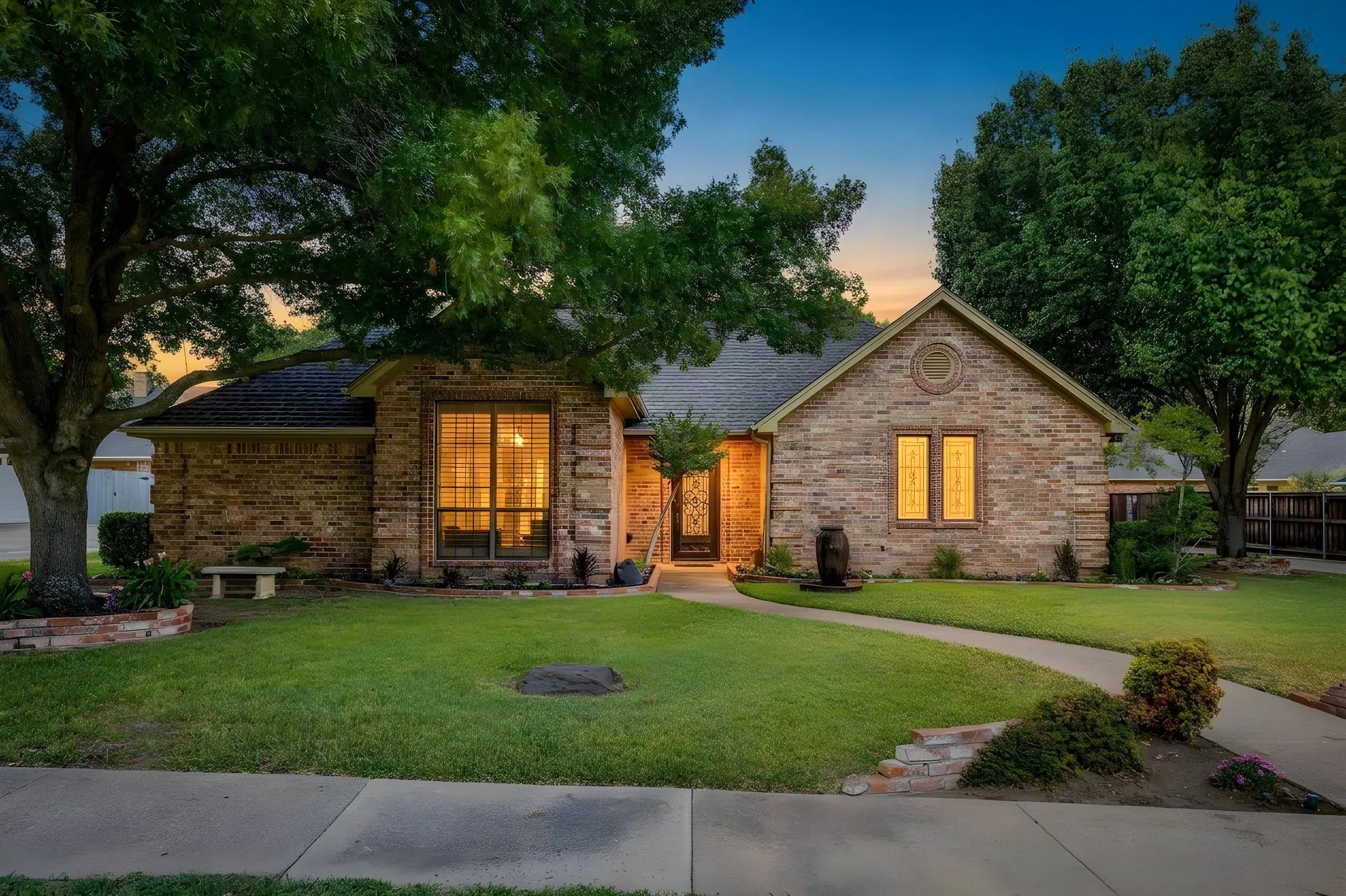 Single Family Residence For Rent in Tarrant County , 990 Oak Ridge Drive, Keller, Texas 76248, 4 Bedroom, 2 Bathroom, 2 Garage spaces, 2,300 Sqft, built in 1986, mls#21397129, Real Estate Agent in Keller, Homes For Rent in Tarrant county, Homes For Rent in Keller, Realtor in Keller Texas, Real Estate Brokerage Independent Realty Texas, Luminita Cordes Realtor