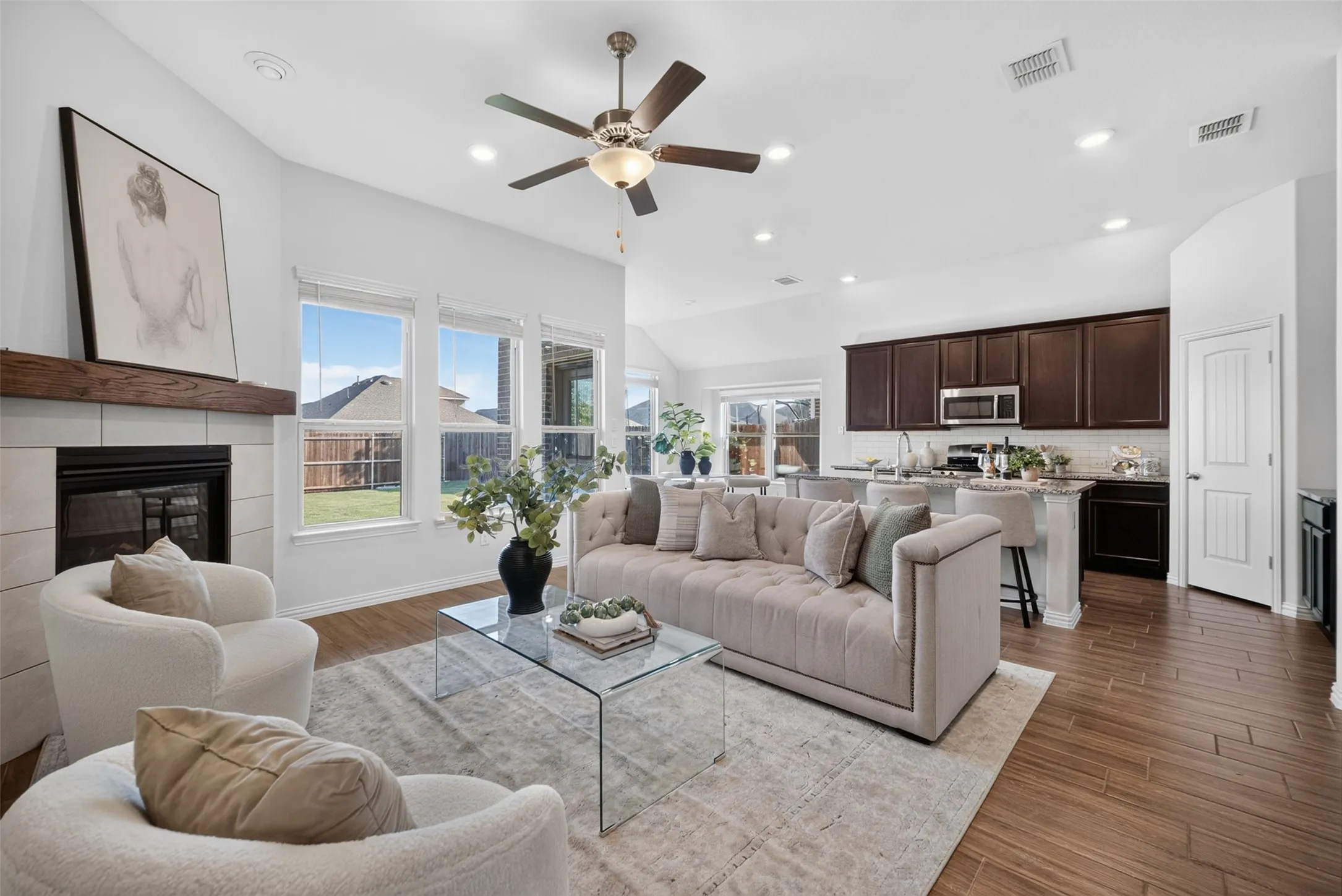 Single Family Residence For Rent in Denton County , 1352 Lake Grove Drive, Little Elm, Texas 75068, 4 Bedroom, 4 Bathroom, 2 Garage spaces, 2,423 Sqft, built in 2019, mls#21396598, Real Estate Agent in Little Elm, Homes For Rent in Denton county, Homes For Rent in Little Elm, Realtor in Little Elm Texas, Real Estate Brokerage Independent Realty Texas, Luminita Cordes Realtor