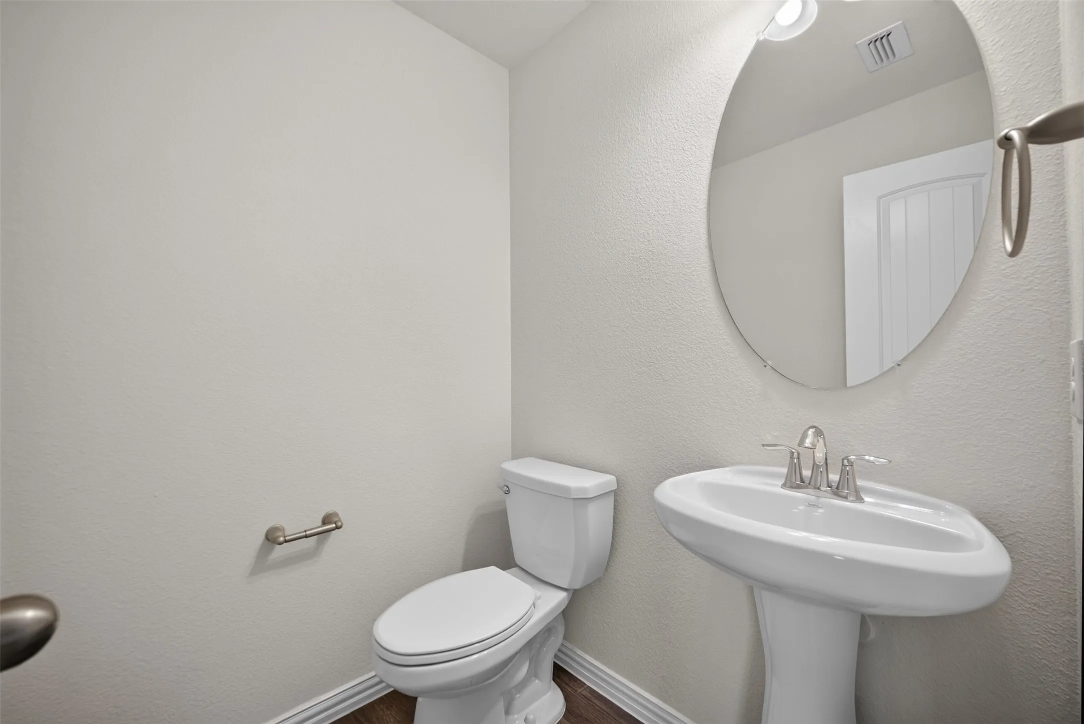 Single Family Residence For Rent in Denton County , 1352 Lake Grove Drive, Little Elm, Texas 75068, 4 Bedroom, 4 Bathroom, 2 Garage spaces, 2,423 Sqft, built in 2019, mls#21396598, Real Estate Agent in Little Elm, Homes For Rent in Denton county, Homes For Rent in Little Elm, Realtor in Little Elm Texas, Real Estate Brokerage Independent Realty Texas, Luminita Cordes Realtor
