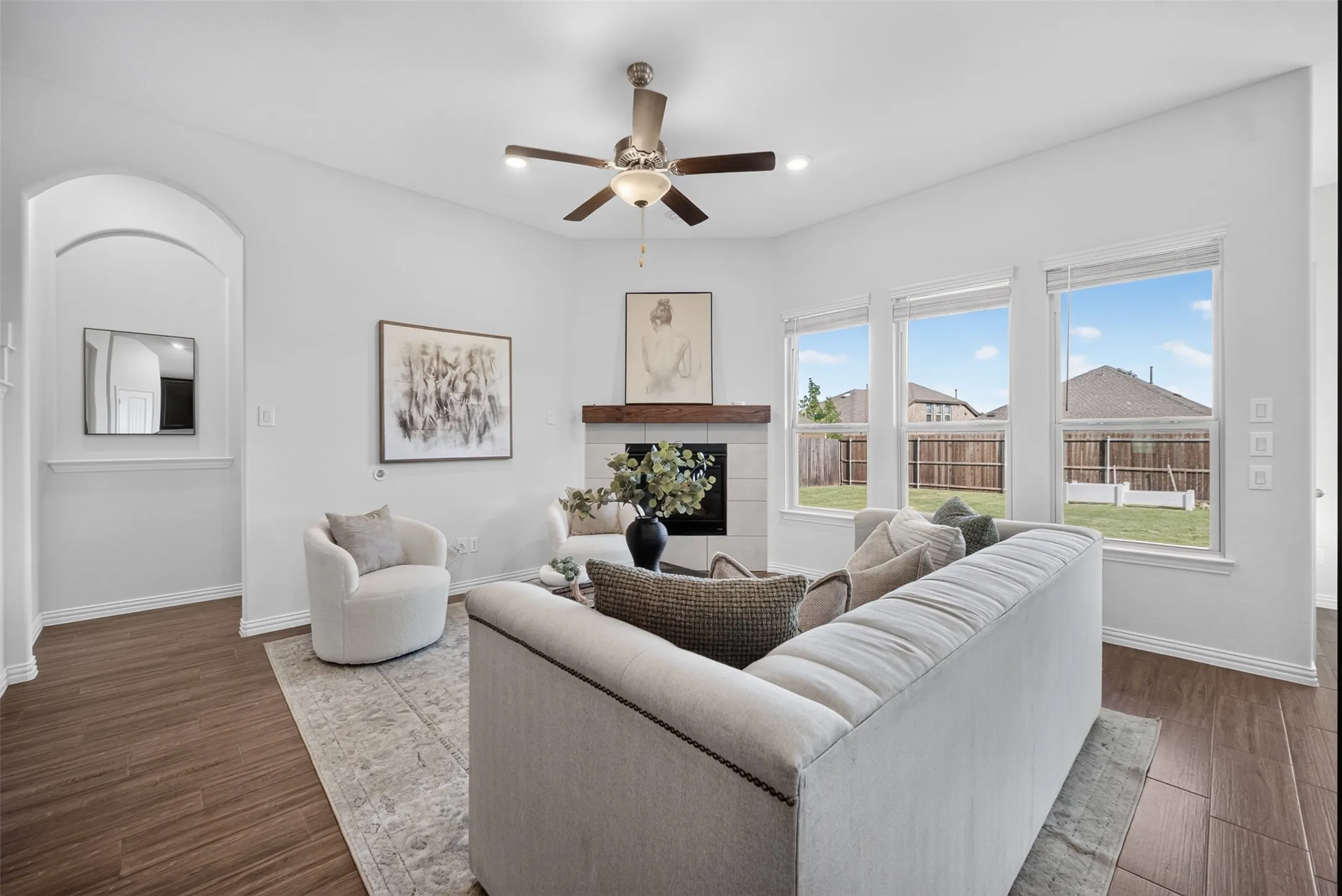 Single Family Residence For Rent in Denton County , 1352 Lake Grove Drive, Little Elm, Texas 75068, 4 Bedroom, 4 Bathroom, 2 Garage spaces, 2,423 Sqft, built in 2019, mls#21396598, Real Estate Agent in Little Elm, Homes For Rent in Denton county, Homes For Rent in Little Elm, Realtor in Little Elm Texas, Real Estate Brokerage Independent Realty Texas, Luminita Cordes Realtor