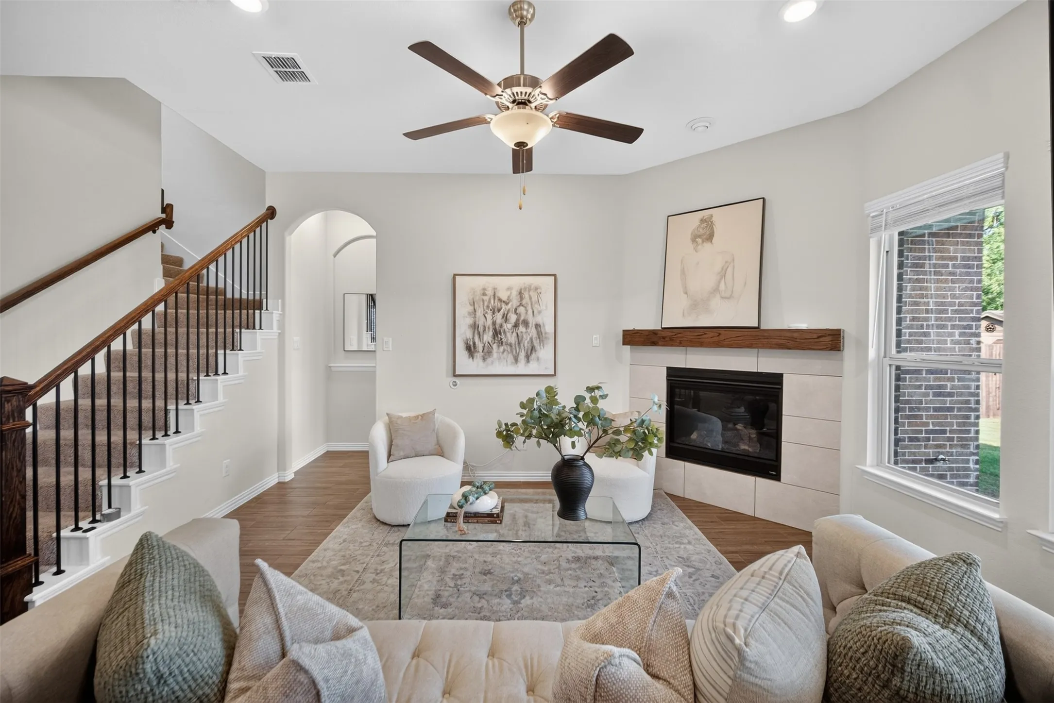 Single Family Residence For Rent in Denton County , 1352 Lake Grove Drive, Little Elm, Texas 75068, 4 Bedroom, 4 Bathroom, 2 Garage spaces, 2,423 Sqft, built in 2019, mls#21396598, Real Estate Agent in Little Elm, Homes For Rent in Denton county, Homes For Rent in Little Elm, Realtor in Little Elm Texas, Real Estate Brokerage Independent Realty Texas, Luminita Cordes Realtor