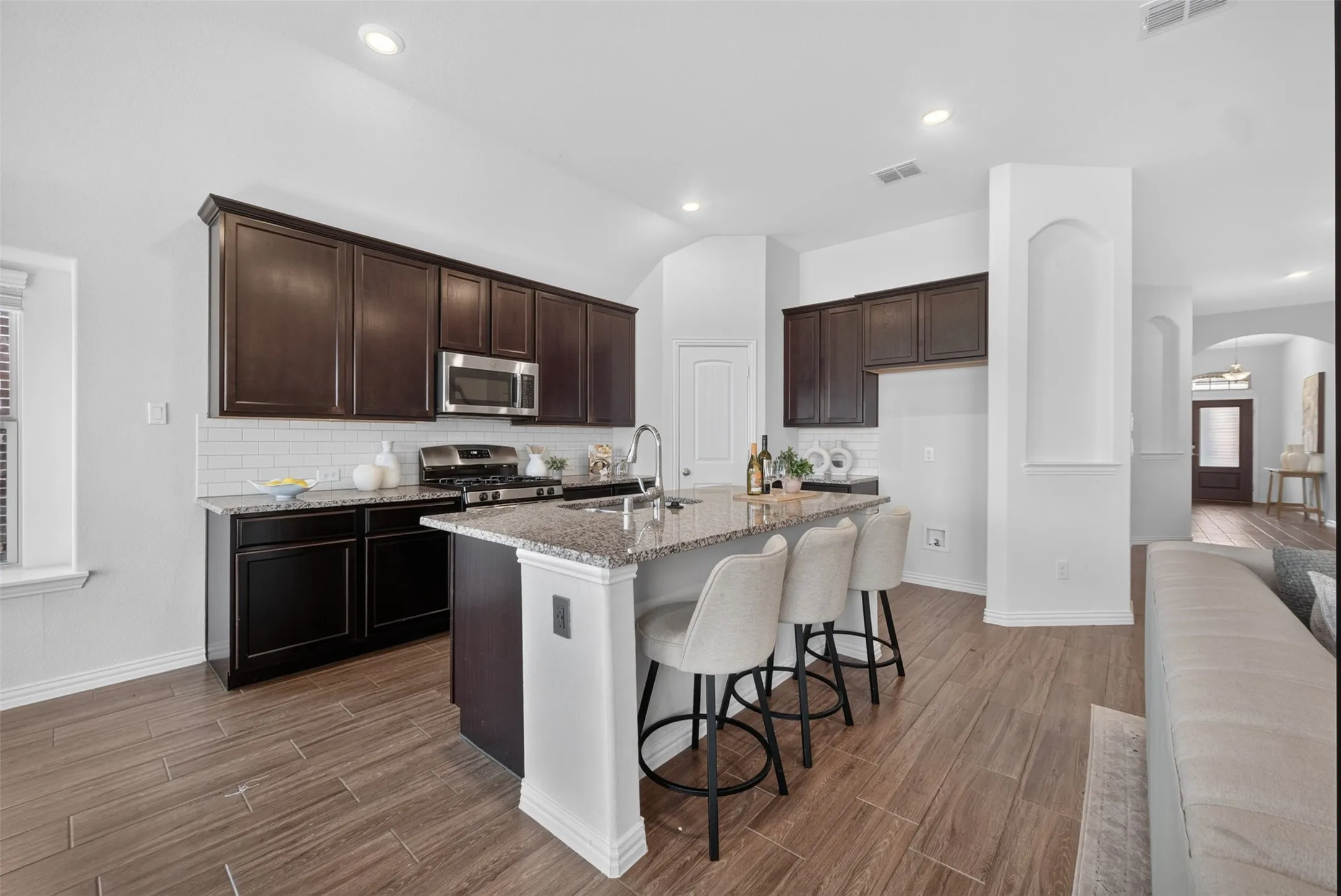Single Family Residence For Rent in Denton County , 1352 Lake Grove Drive, Little Elm, Texas 75068, 4 Bedroom, 4 Bathroom, 2 Garage spaces, 2,423 Sqft, built in 2019, mls#21396598, Real Estate Agent in Little Elm, Homes For Rent in Denton county, Homes For Rent in Little Elm, Realtor in Little Elm Texas, Real Estate Brokerage Independent Realty Texas, Luminita Cordes Realtor