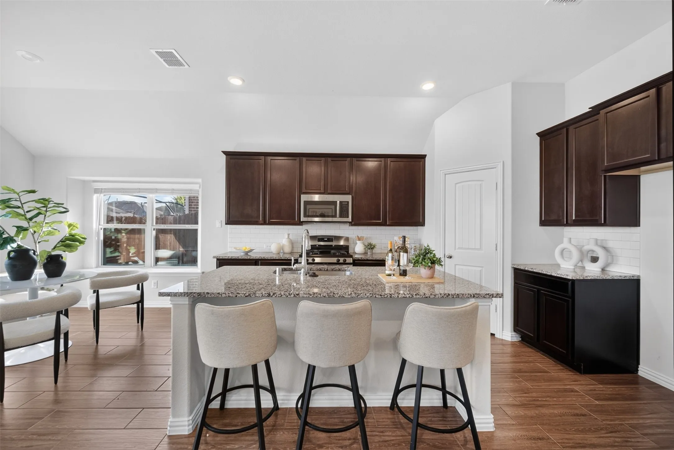 Single Family Residence For Rent in Denton County , 1352 Lake Grove Drive, Little Elm, Texas 75068, 4 Bedroom, 4 Bathroom, 2 Garage spaces, 2,423 Sqft, built in 2019, mls#21396598, Real Estate Agent in Little Elm, Homes For Rent in Denton county, Homes For Rent in Little Elm, Realtor in Little Elm Texas, Real Estate Brokerage Independent Realty Texas, Luminita Cordes Realtor