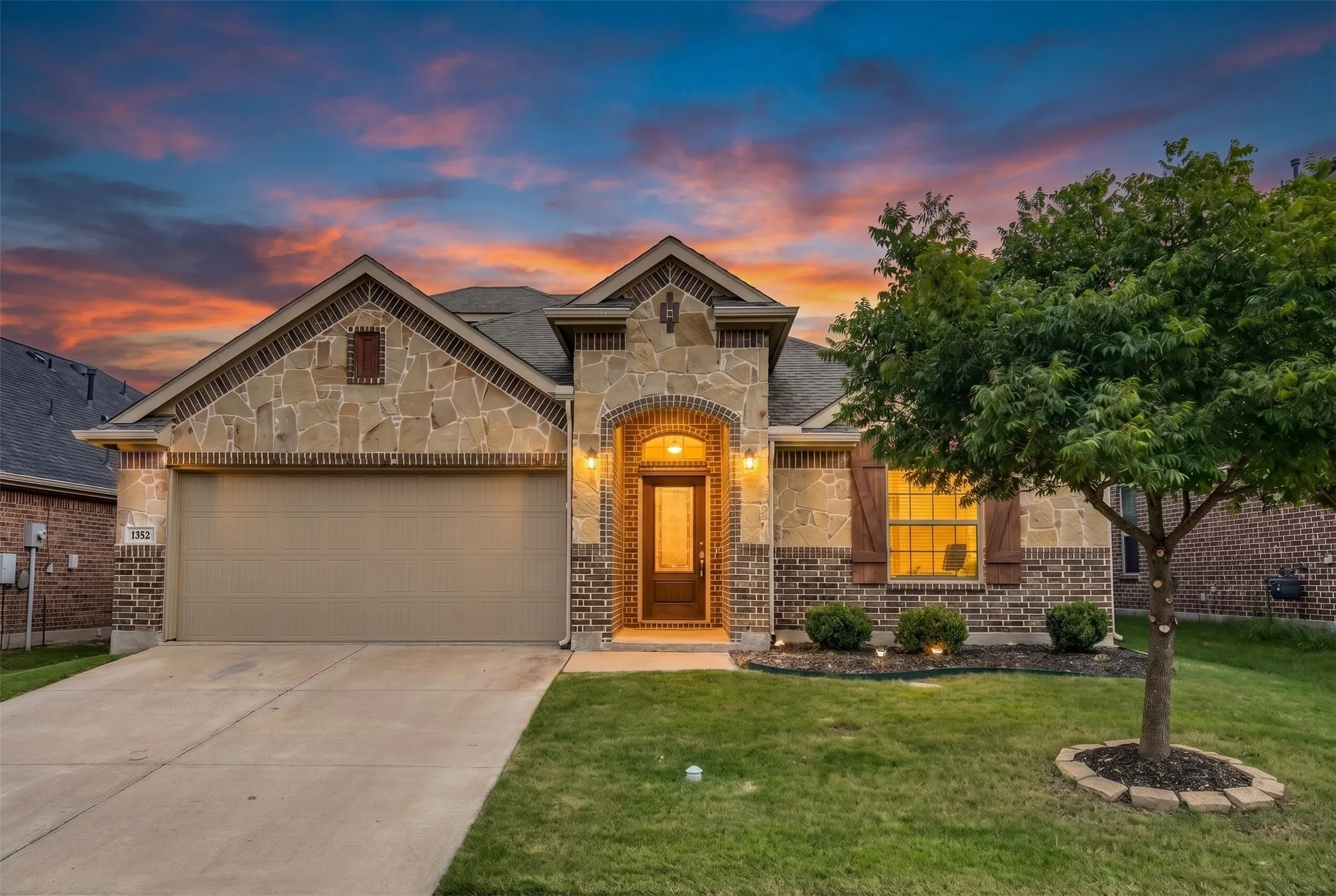 Single Family Residence For Rent in Denton County , 1352 Lake Grove Drive, Little Elm, Texas 75068, 4 Bedroom, 4 Bathroom, 2 Garage spaces, 2,423 Sqft, built in 2019, mls#21396598, Real Estate Agent in Little Elm, Homes For Rent in Denton county, Homes For Rent in Little Elm, Realtor in Little Elm Texas, Real Estate Brokerage Independent Realty Texas, Luminita Cordes Realtor