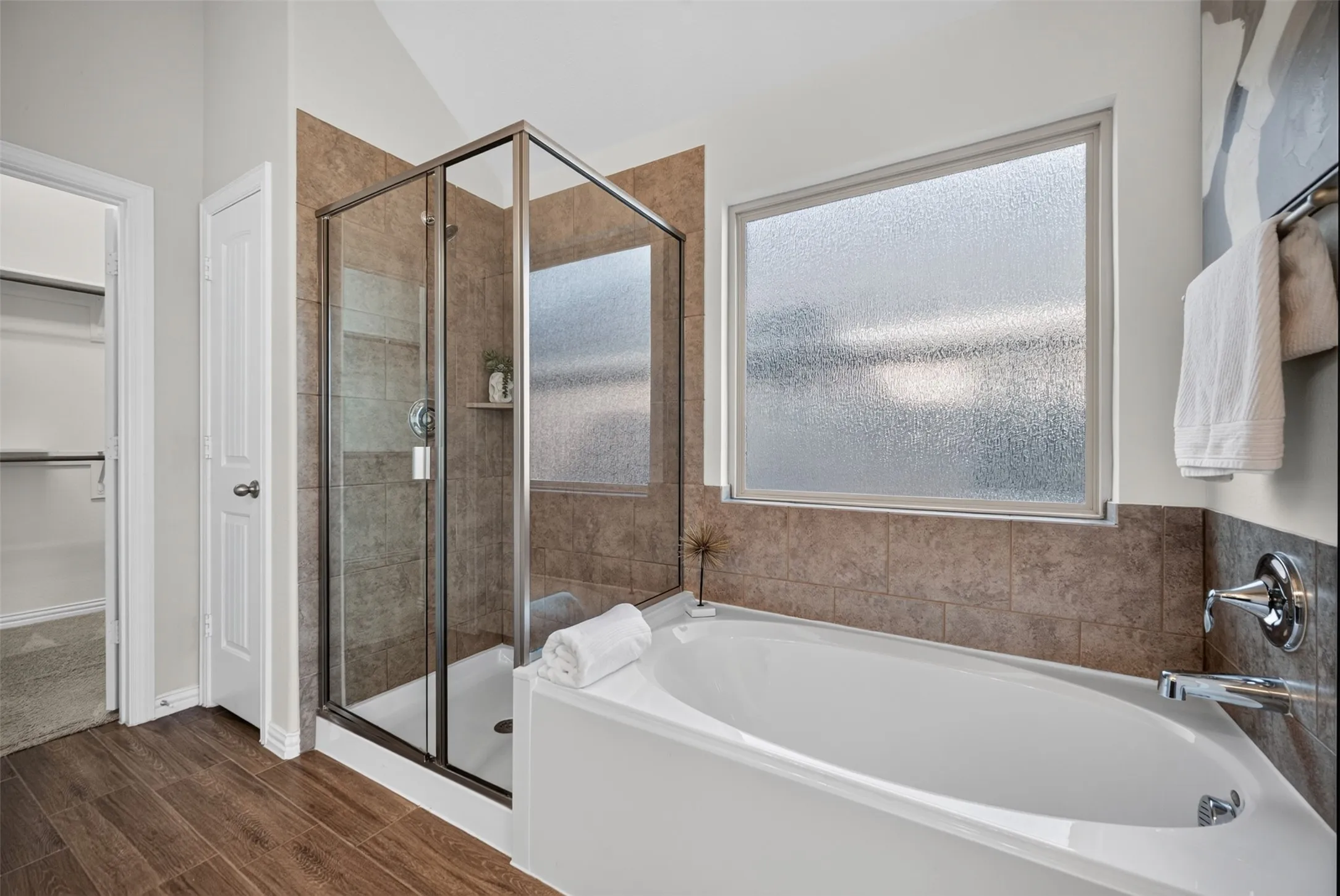 Single Family Residence For Rent in Denton County , 1352 Lake Grove Drive, Little Elm, Texas 75068, 4 Bedroom, 4 Bathroom, 2 Garage spaces, 2,423 Sqft, built in 2019, mls#21396598, Real Estate Agent in Little Elm, Homes For Rent in Denton county, Homes For Rent in Little Elm, Realtor in Little Elm Texas, Real Estate Brokerage Independent Realty Texas, Luminita Cordes Realtor