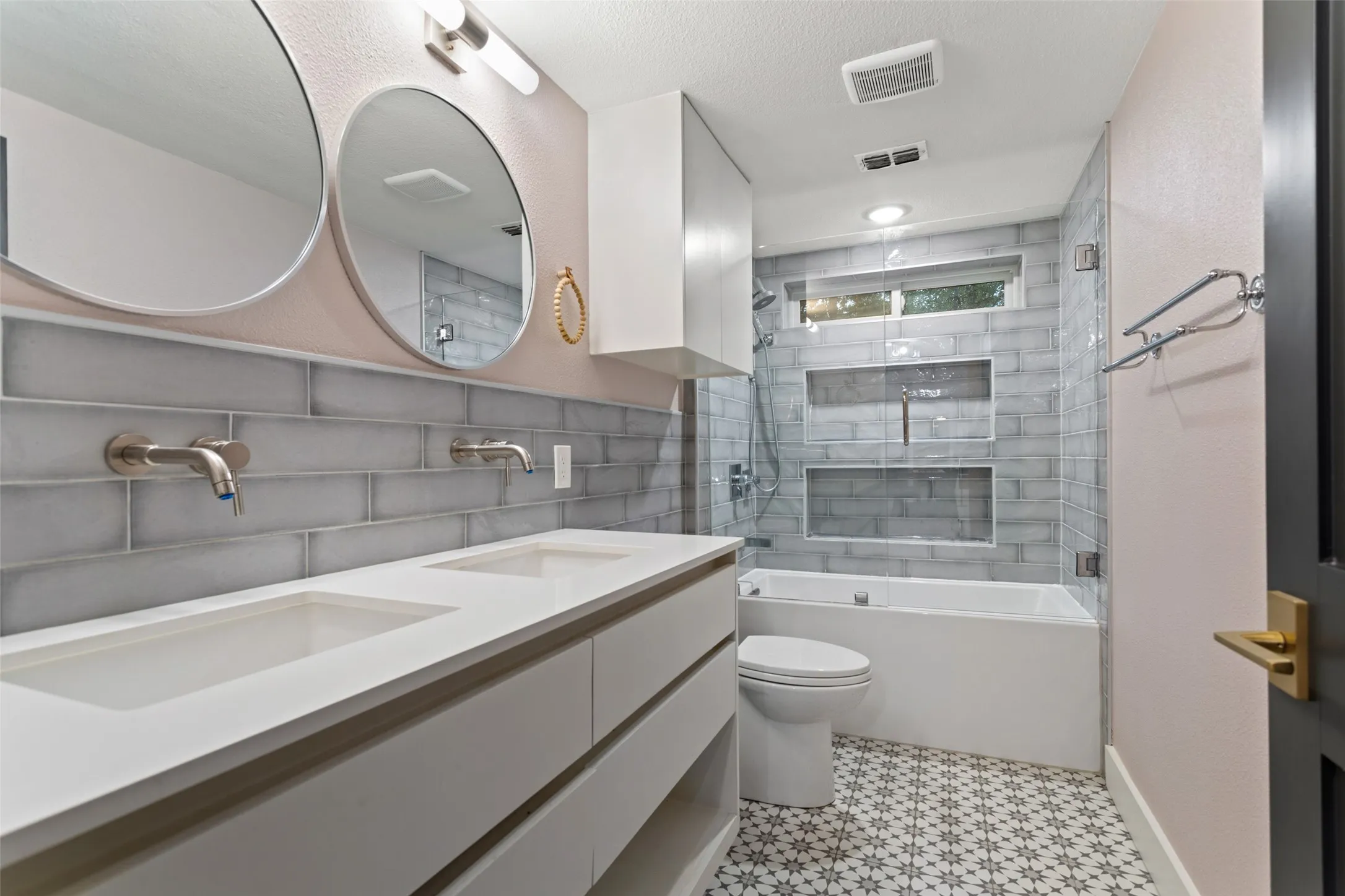 Single Family Residence For Sale in Wood County , 3464 FM 1254, Mineola, Texas 75773, 4 Bedroom, 2 Bathroom, Garage spaces, 2,722 Sqft, built in 2002, mls#21396437, Real Estate Agent in Mineola, Homes For Sale in Wood county, Homes For Sale in Mineola, Realtor in Mineola Texas, Real Estate Brokerage Independent Realty Texas, Luminita Cordes Realtor