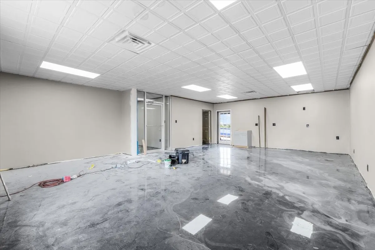 Industrial For Sale in Hood County , 3206 W US Highway 377, Granbury, Texas 76048, 0, 0, Garage spaces, 11,212 Sqft, built in 1998, mls#21397133, Real Estate Agent in Granbury, Homes For Sale in Hood county, Homes For Sale in Granbury, Realtor in Granbury Texas, Real Estate Brokerage Independent Realty Texas, Luminita Cordes Realtor