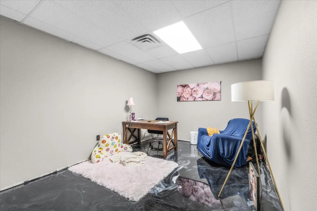 Industrial For Sale in Hood County , 3206 W US Highway 377, Granbury, Texas 76048, 0, 0, Garage spaces, 11,212 Sqft, built in 1998, mls#21397133, Real Estate Agent in Granbury, Homes For Sale in Hood county, Homes For Sale in Granbury, Realtor in Granbury Texas, Real Estate Brokerage Independent Realty Texas, Luminita Cordes Realtor