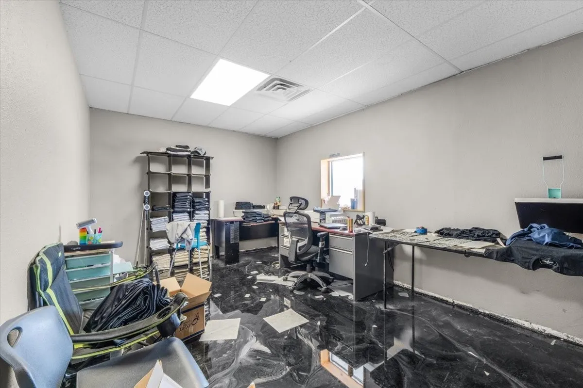 Industrial For Sale in Hood County , 3206 W US Highway 377, Granbury, Texas 76048, 0, 0, Garage spaces, 11,212 Sqft, built in 1998, mls#21397133, Real Estate Agent in Granbury, Homes For Sale in Hood county, Homes For Sale in Granbury, Realtor in Granbury Texas, Real Estate Brokerage Independent Realty Texas, Luminita Cordes Realtor