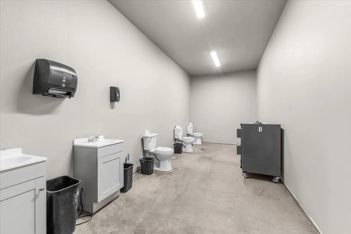 Industrial For Sale in Hood County , 3206 W US Highway 377, Granbury, Texas 76048, 0, 0, Garage spaces, 11,212 Sqft, built in 1998, mls#21397133, Real Estate Agent in Granbury, Homes For Sale in Hood county, Homes For Sale in Granbury, Realtor in Granbury Texas, Real Estate Brokerage Independent Realty Texas, Luminita Cordes Realtor