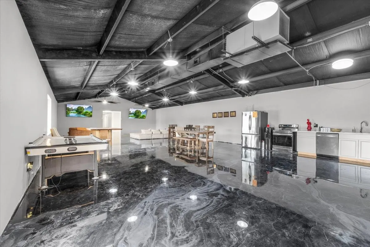 Industrial For Sale in Hood County , 3206 W US Highway 377, Granbury, Texas 76048, 0, 0, Garage spaces, 11,212 Sqft, built in 1998, mls#21397133, Real Estate Agent in Granbury, Homes For Sale in Hood county, Homes For Sale in Granbury, Realtor in Granbury Texas, Real Estate Brokerage Independent Realty Texas, Luminita Cordes Realtor
