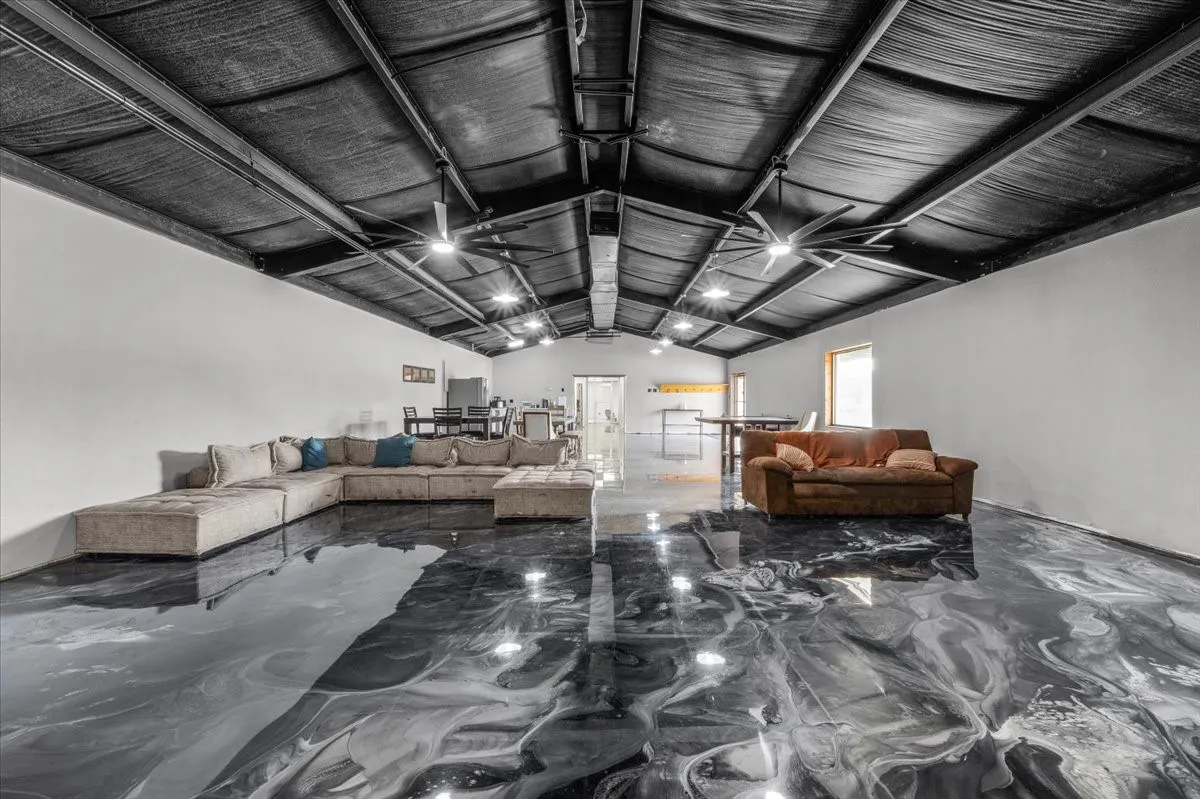 Industrial For Sale in Hood County , 3206 W US Highway 377, Granbury, Texas 76048, 0, 0, Garage spaces, 11,212 Sqft, built in 1998, mls#21397133, Real Estate Agent in Granbury, Homes For Sale in Hood county, Homes For Sale in Granbury, Realtor in Granbury Texas, Real Estate Brokerage Independent Realty Texas, Luminita Cordes Realtor