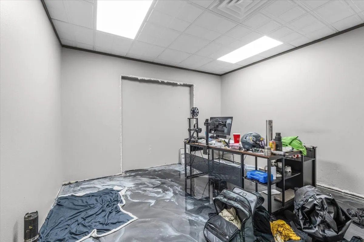 Industrial For Sale in Hood County , 3206 W US Highway 377, Granbury, Texas 76048, 0, 0, Garage spaces, 11,212 Sqft, built in 1998, mls#21397133, Real Estate Agent in Granbury, Homes For Sale in Hood county, Homes For Sale in Granbury, Realtor in Granbury Texas, Real Estate Brokerage Independent Realty Texas, Luminita Cordes Realtor