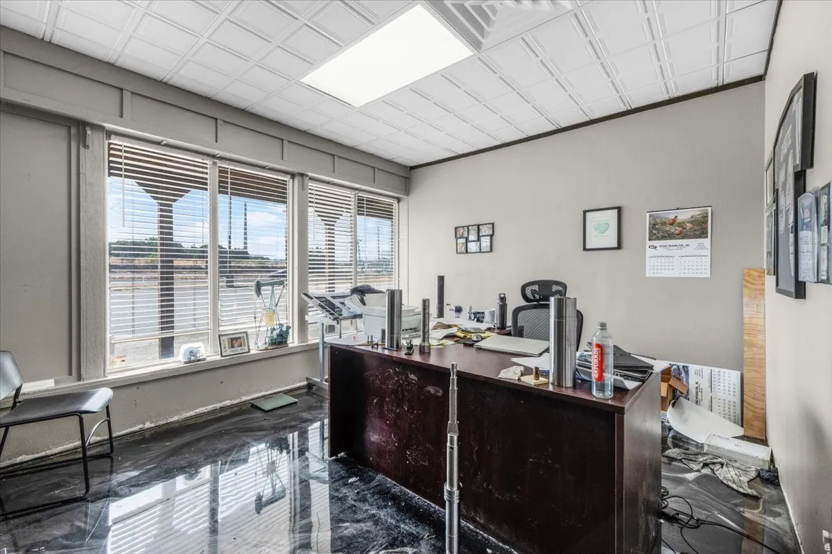 Industrial For Sale in Hood County , 3206 W US Highway 377, Granbury, Texas 76048, 0, 0, Garage spaces, 11,212 Sqft, built in 1998, mls#21397133, Real Estate Agent in Granbury, Homes For Sale in Hood county, Homes For Sale in Granbury, Realtor in Granbury Texas, Real Estate Brokerage Independent Realty Texas, Luminita Cordes Realtor