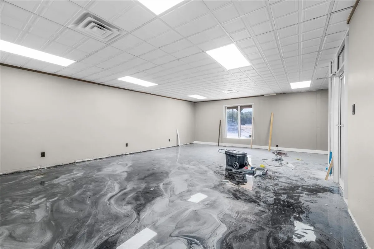 Industrial For Sale in Hood County , 3206 W US Highway 377, Granbury, Texas 76048, 0, 0, Garage spaces, 11,212 Sqft, built in 1998, mls#21397133, Real Estate Agent in Granbury, Homes For Sale in Hood county, Homes For Sale in Granbury, Realtor in Granbury Texas, Real Estate Brokerage Independent Realty Texas, Luminita Cordes Realtor