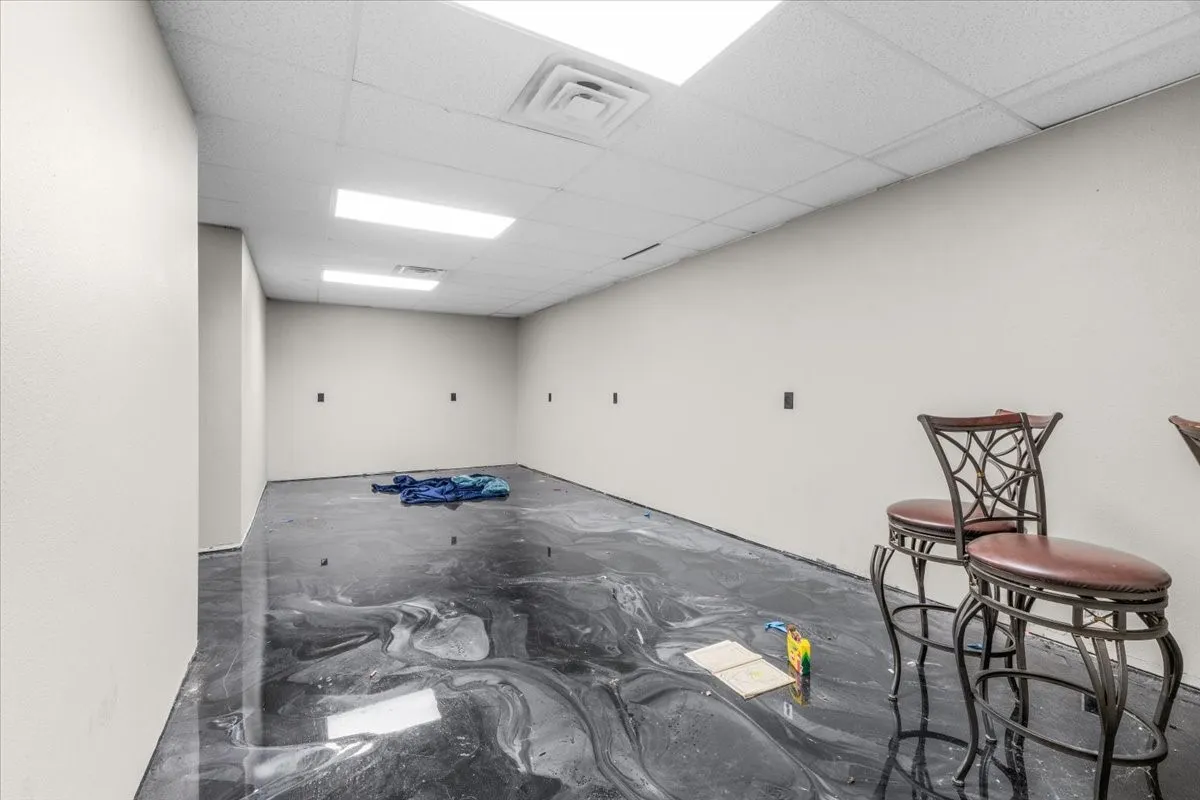 Industrial For Sale in Hood County , 3206 W US Highway 377, Granbury, Texas 76048, 0, 0, Garage spaces, 11,212 Sqft, built in 1998, mls#21397133, Real Estate Agent in Granbury, Homes For Sale in Hood county, Homes For Sale in Granbury, Realtor in Granbury Texas, Real Estate Brokerage Independent Realty Texas, Luminita Cordes Realtor
