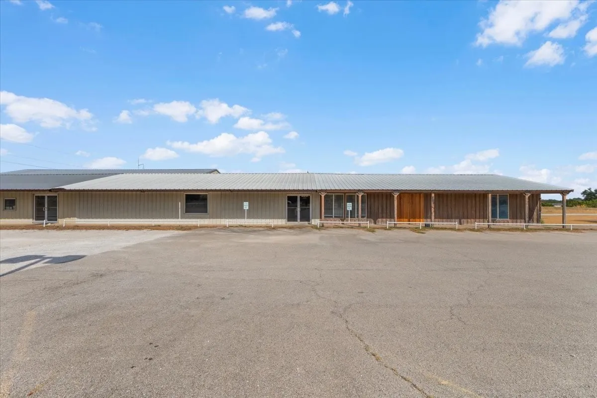 Industrial For Sale in Hood County , 3206 W US Highway 377, Granbury, Texas 76048, 0, 0, Garage spaces, 11,212 Sqft, built in 1998, mls#21397133, Real Estate Agent in Granbury, Homes For Sale in Hood county, Homes For Sale in Granbury, Realtor in Granbury Texas, Real Estate Brokerage Independent Realty Texas, Luminita Cordes Realtor