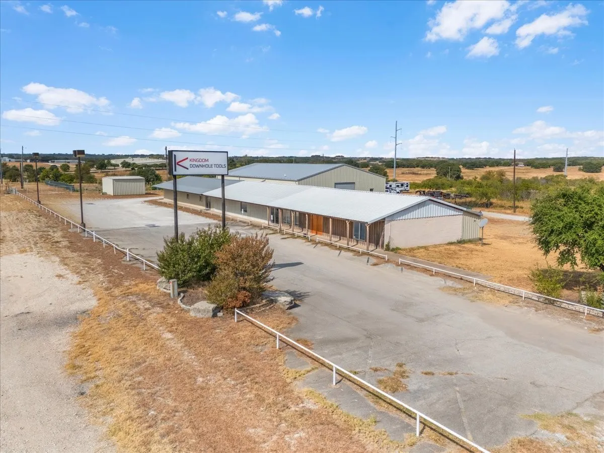Industrial For Sale in Hood County , 3206 W US Highway 377, Granbury, Texas 76048, 0, 0, Garage spaces, 11,212 Sqft, built in 1998, mls#21397133, Real Estate Agent in Granbury, Homes For Sale in Hood county, Homes For Sale in Granbury, Realtor in Granbury Texas, Real Estate Brokerage Independent Realty Texas, Luminita Cordes Realtor