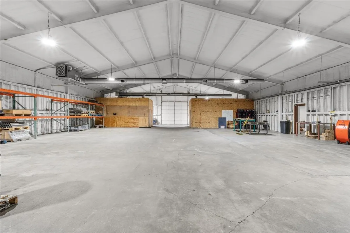 Industrial For Sale in Hood County , 3206 W US Highway 377, Granbury, Texas 76048, 0, 0, Garage spaces, 11,212 Sqft, built in 1998, mls#21397133, Real Estate Agent in Granbury, Homes For Sale in Hood county, Homes For Sale in Granbury, Realtor in Granbury Texas, Real Estate Brokerage Independent Realty Texas, Luminita Cordes Realtor