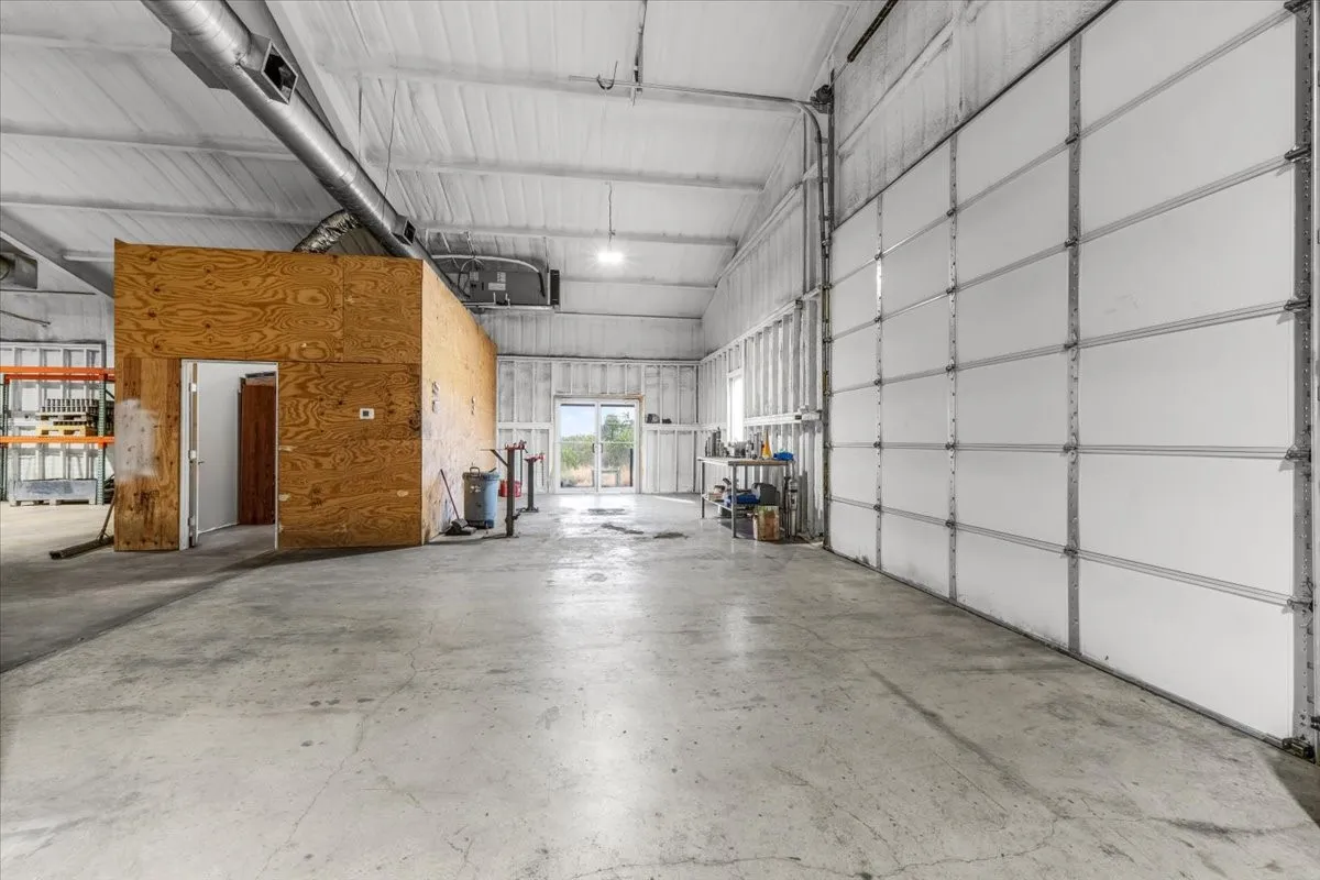 Industrial For Sale in Hood County , 3206 W US Highway 377, Granbury, Texas 76048, 0, 0, Garage spaces, 11,212 Sqft, built in 1998, mls#21397133, Real Estate Agent in Granbury, Homes For Sale in Hood county, Homes For Sale in Granbury, Realtor in Granbury Texas, Real Estate Brokerage Independent Realty Texas, Luminita Cordes Realtor