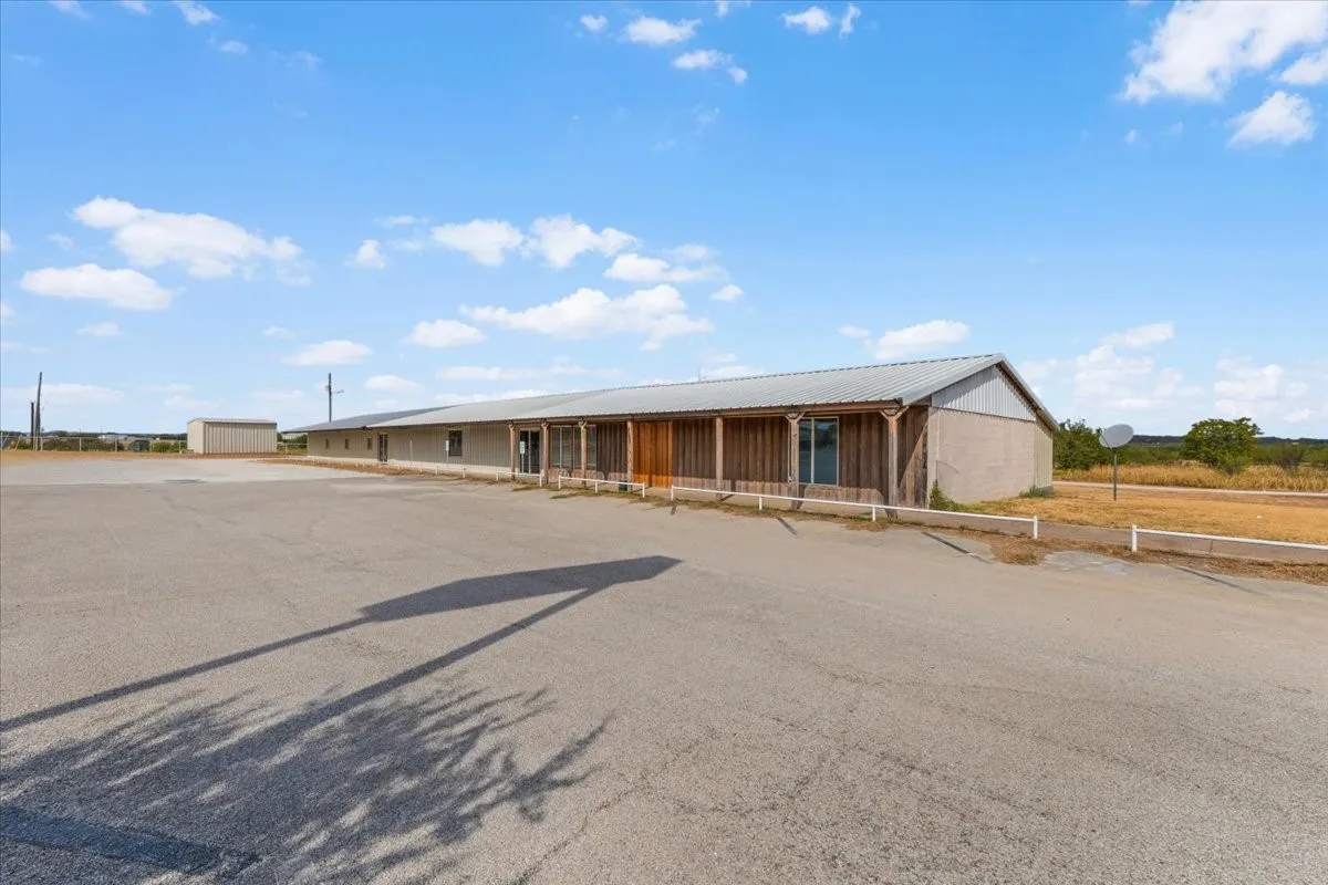 Industrial For Sale in Hood County , 3206 W US Highway 377, Granbury, Texas 76048, 0, 0, Garage spaces, 11,212 Sqft, built in 1998, mls#21397133, Real Estate Agent in Granbury, Homes For Sale in Hood county, Homes For Sale in Granbury, Realtor in Granbury Texas, Real Estate Brokerage Independent Realty Texas, Luminita Cordes Realtor