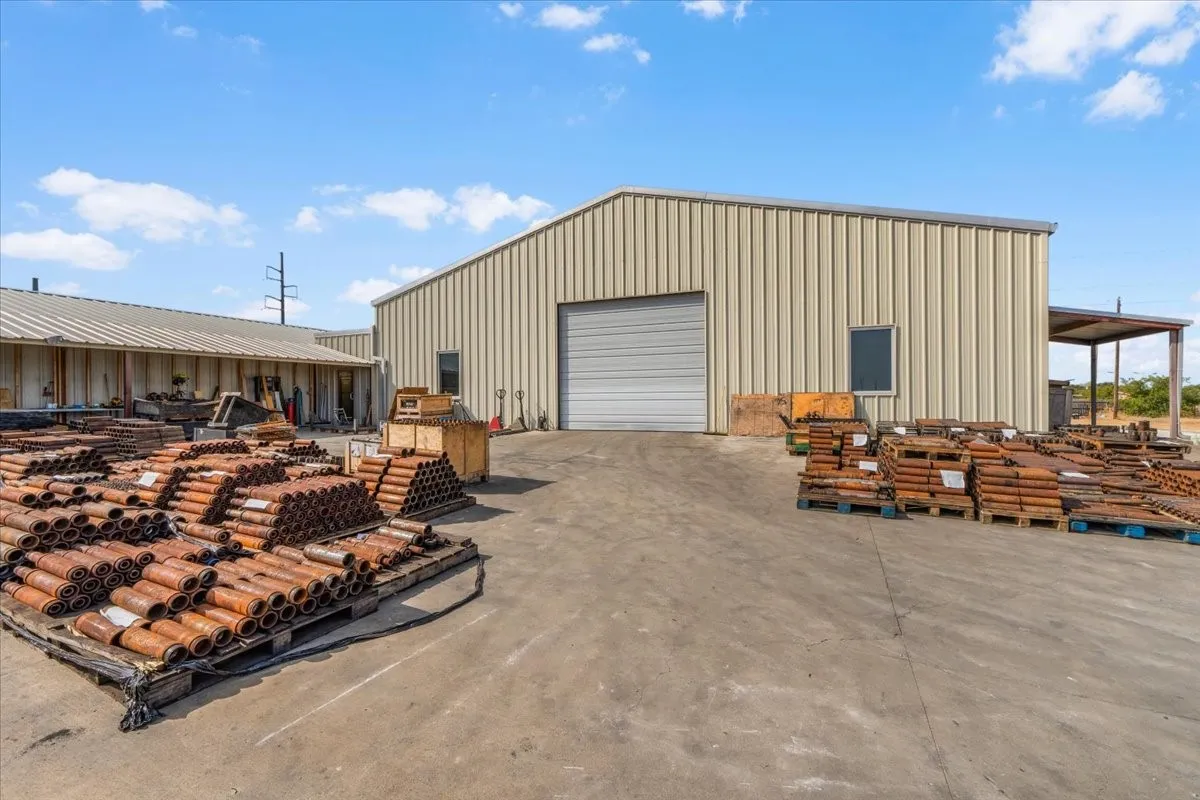 Industrial For Sale in Hood County , 3206 W US Highway 377, Granbury, Texas 76048, 0, 0, Garage spaces, 11,212 Sqft, built in 1998, mls#21397133, Real Estate Agent in Granbury, Homes For Sale in Hood county, Homes For Sale in Granbury, Realtor in Granbury Texas, Real Estate Brokerage Independent Realty Texas, Luminita Cordes Realtor