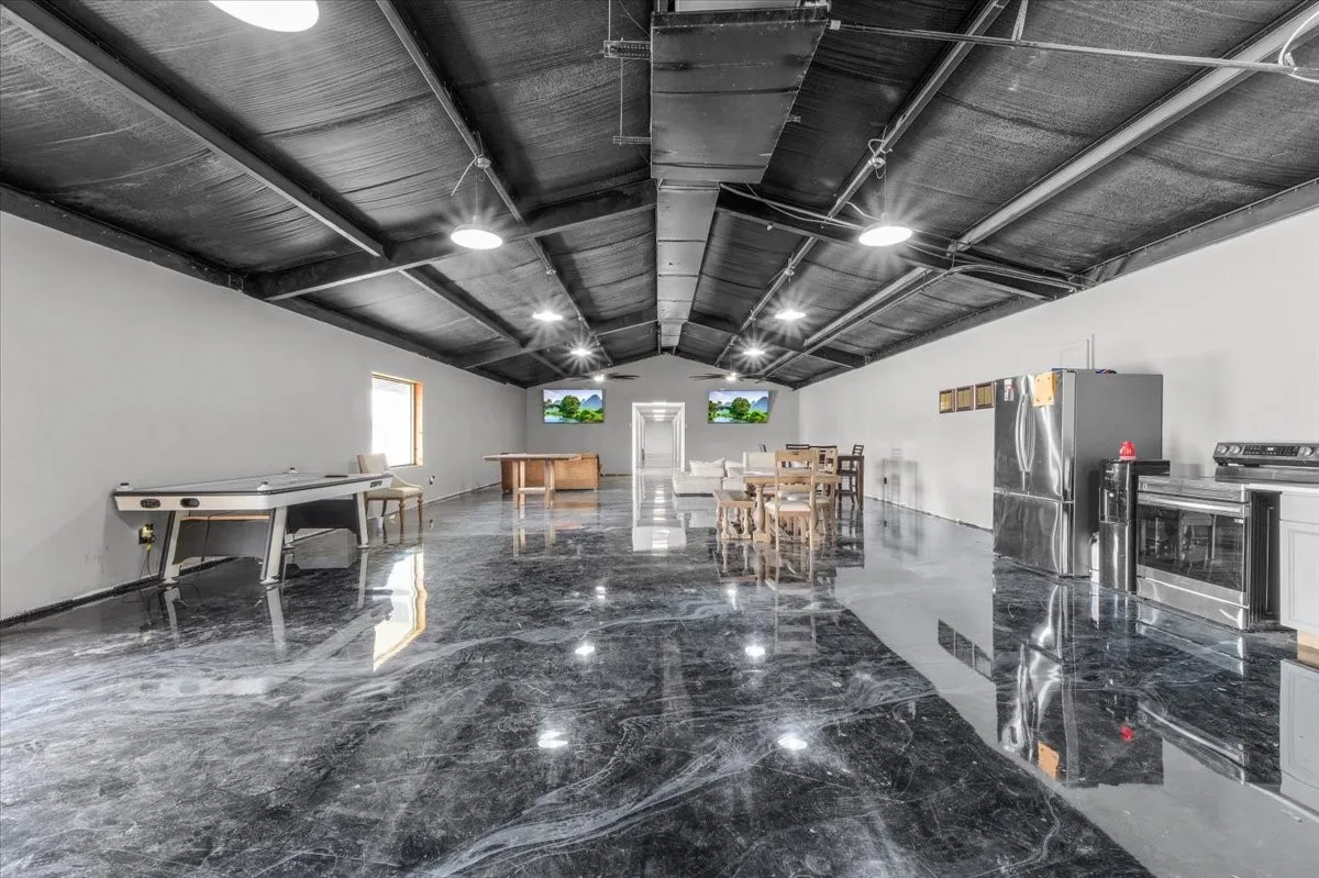 Industrial For Sale in Hood County , 3206 W US Highway 377, Granbury, Texas 76048, 0, 0, Garage spaces, 11,212 Sqft, built in 1998, mls#21397133, Real Estate Agent in Granbury, Homes For Sale in Hood county, Homes For Sale in Granbury, Realtor in Granbury Texas, Real Estate Brokerage Independent Realty Texas, Luminita Cordes Realtor