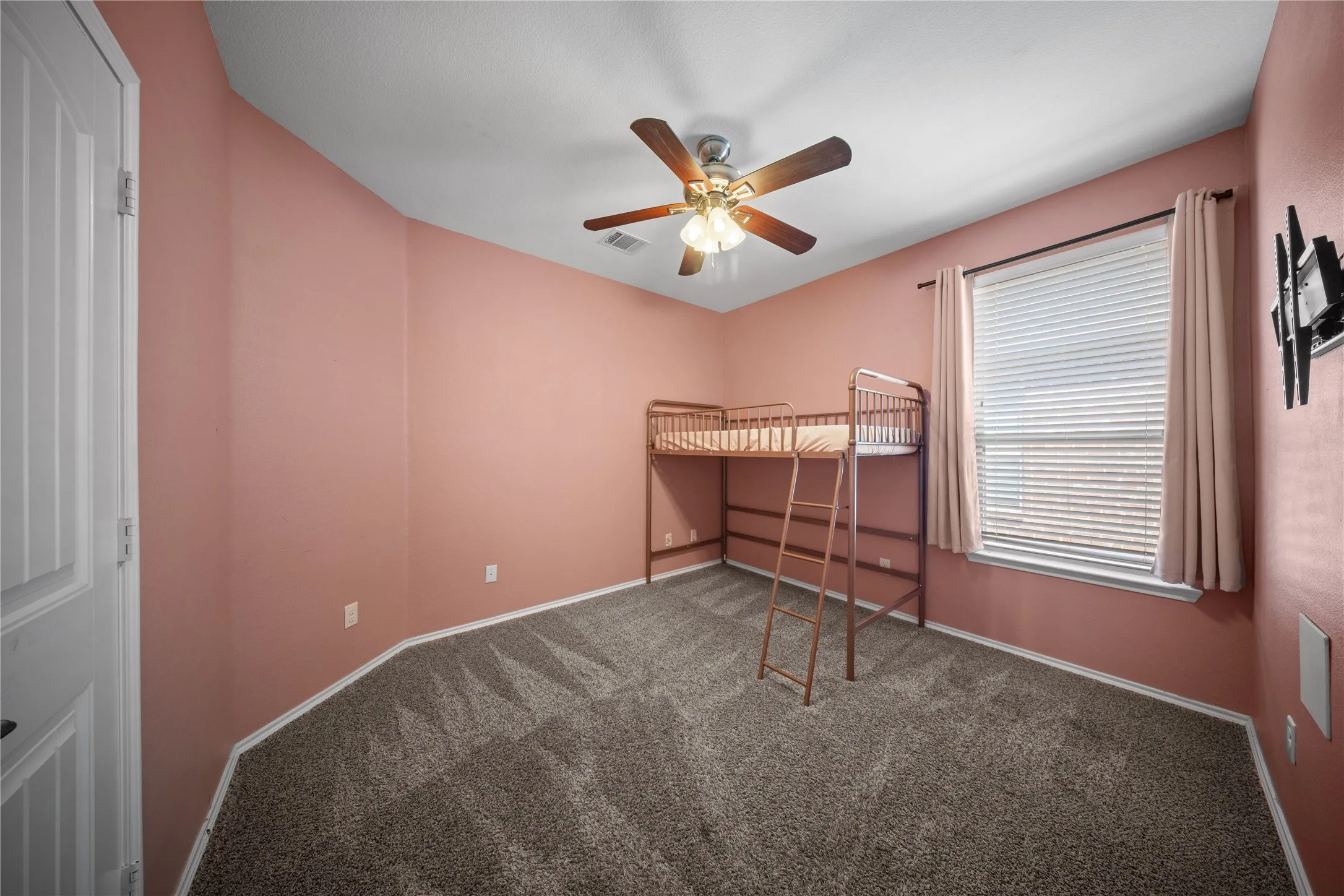 Single Family Residence For Sale in Denton County , 2417 Michelle Creek Drive, Little Elm, Texas 75068, 3 Bedroom, 3 Bathroom, 2 Garage spaces, 2,258 Sqft, built in 2014, mls#21397104, Real Estate Agent in Little Elm, Homes For Sale in Denton county, Homes For Sale in Little Elm, Realtor in Little Elm Texas, Real Estate Brokerage Independent Realty Texas, Luminita Cordes Realtor