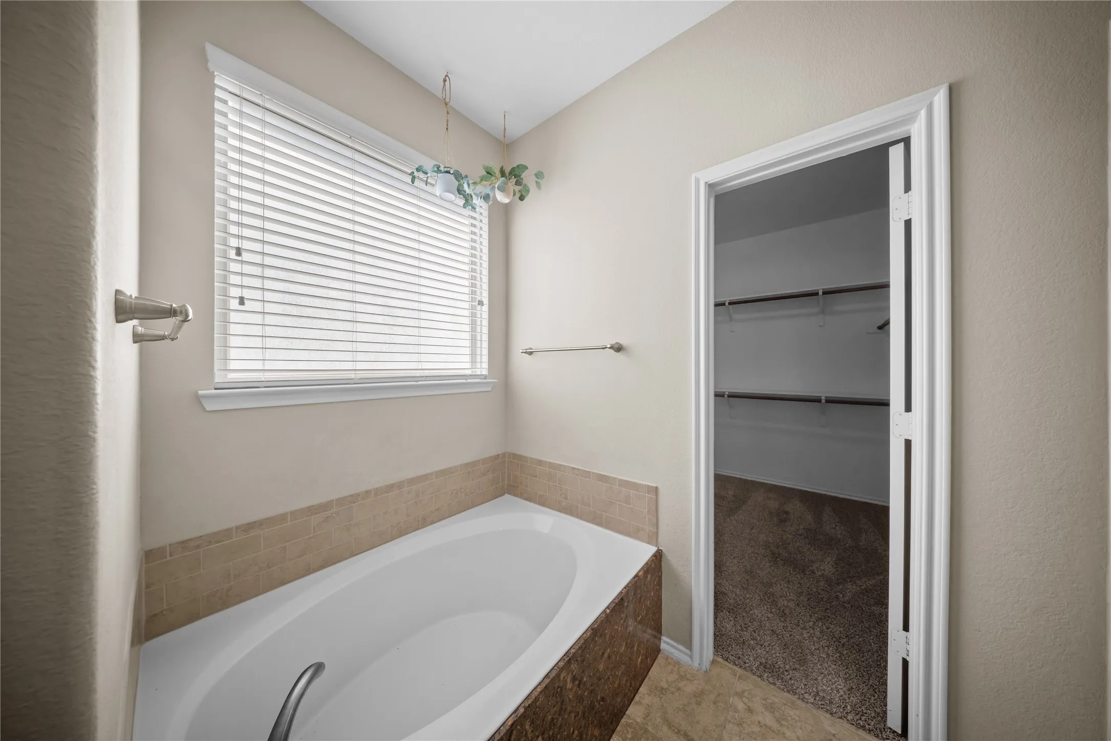 Single Family Residence For Sale in Denton County , 2417 Michelle Creek Drive, Little Elm, Texas 75068, 3 Bedroom, 3 Bathroom, 2 Garage spaces, 2,258 Sqft, built in 2014, mls#21397104, Real Estate Agent in Little Elm, Homes For Sale in Denton county, Homes For Sale in Little Elm, Realtor in Little Elm Texas, Real Estate Brokerage Independent Realty Texas, Luminita Cordes Realtor
