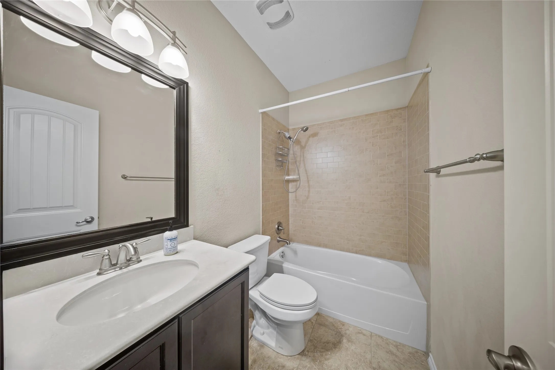 Single Family Residence For Sale in Denton County , 2417 Michelle Creek Drive, Little Elm, Texas 75068, 3 Bedroom, 3 Bathroom, 2 Garage spaces, 2,258 Sqft, built in 2014, mls#21397104, Real Estate Agent in Little Elm, Homes For Sale in Denton county, Homes For Sale in Little Elm, Realtor in Little Elm Texas, Real Estate Brokerage Independent Realty Texas, Luminita Cordes Realtor