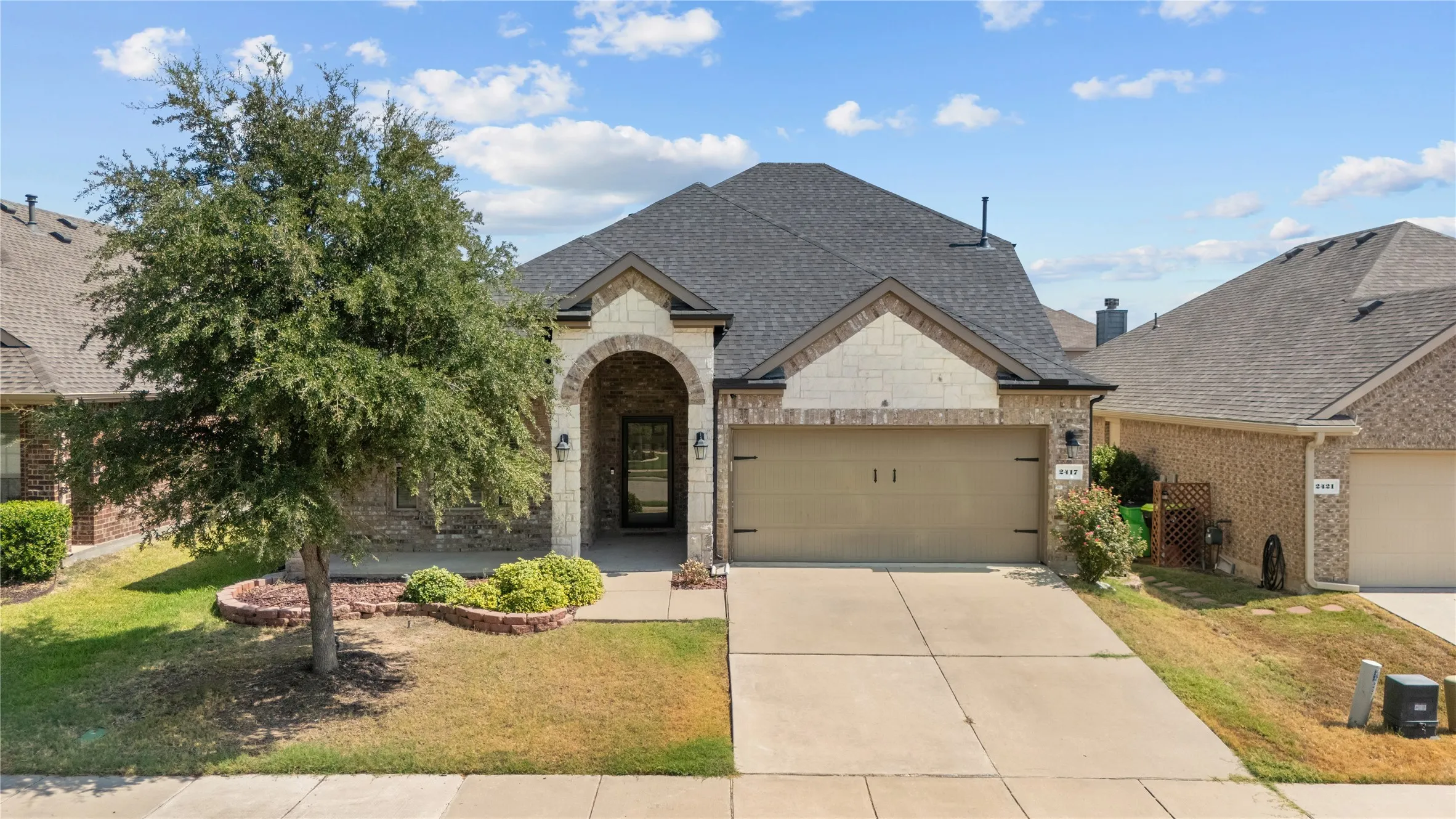 Single Family Residence For Sale in Denton County , 2417 Michelle Creek Drive, Little Elm, Texas 75068, 3 Bedroom, 3 Bathroom, 2 Garage spaces, 2,258 Sqft, built in 2014, mls#21397104, Real Estate Agent in Little Elm, Homes For Sale in Denton county, Homes For Sale in Little Elm, Realtor in Little Elm Texas, Real Estate Brokerage Independent Realty Texas, Luminita Cordes Realtor