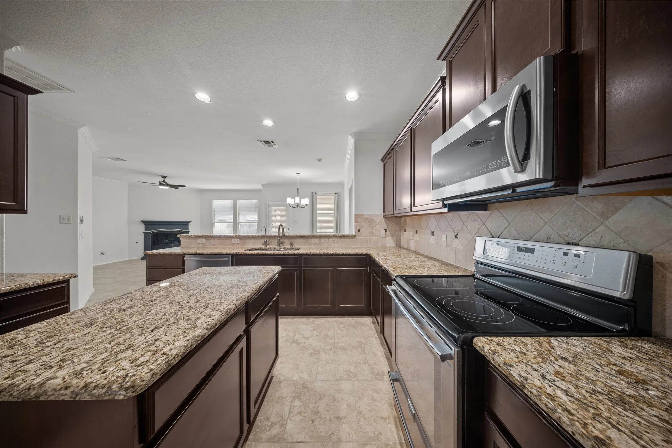 Single Family Residence For Sale in Denton County , 2417 Michelle Creek Drive, Little Elm, Texas 75068, 3 Bedroom, 3 Bathroom, 2 Garage spaces, 2,258 Sqft, built in 2014, mls#21397104, Real Estate Agent in Little Elm, Homes For Sale in Denton county, Homes For Sale in Little Elm, Realtor in Little Elm Texas, Real Estate Brokerage Independent Realty Texas, Luminita Cordes Realtor