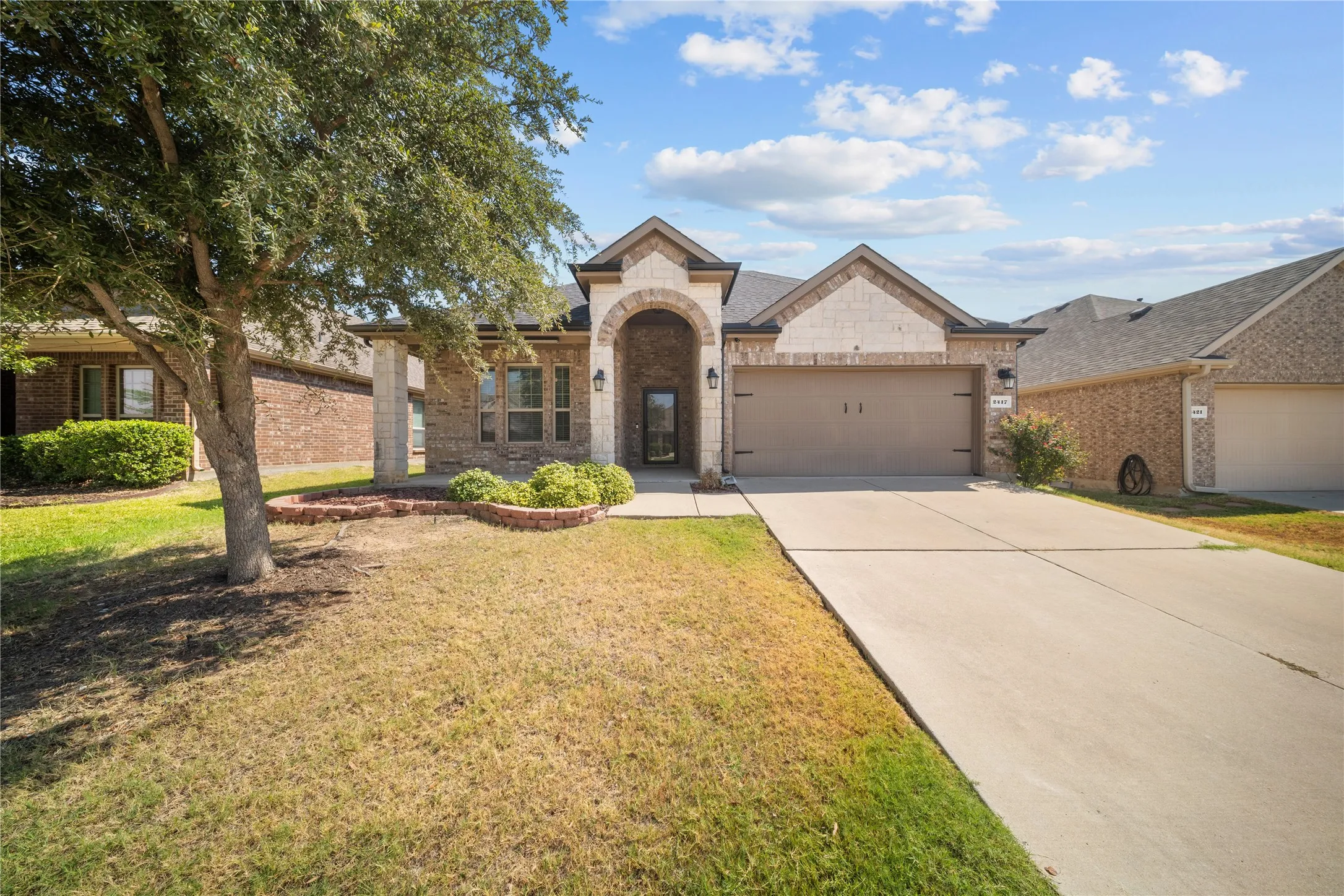 Single Family Residence For Sale in Denton County , 2417 Michelle Creek Drive, Little Elm, Texas 75068, 3 Bedroom, 3 Bathroom, 2 Garage spaces, 2,258 Sqft, built in 2014, mls#21397104, Real Estate Agent in Little Elm, Homes For Sale in Denton county, Homes For Sale in Little Elm, Realtor in Little Elm Texas, Real Estate Brokerage Independent Realty Texas, Luminita Cordes Realtor