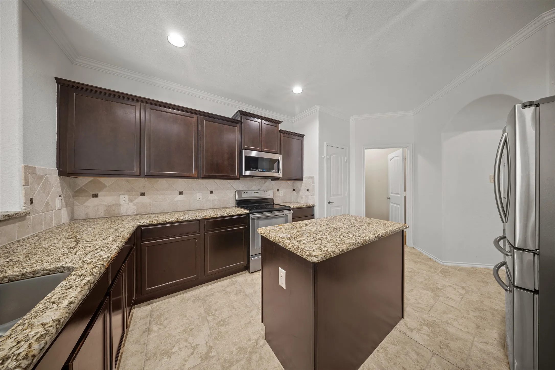 Single Family Residence For Sale in Denton County , 2417 Michelle Creek Drive, Little Elm, Texas 75068, 3 Bedroom, 3 Bathroom, 2 Garage spaces, 2,258 Sqft, built in 2014, mls#21397104, Real Estate Agent in Little Elm, Homes For Sale in Denton county, Homes For Sale in Little Elm, Realtor in Little Elm Texas, Real Estate Brokerage Independent Realty Texas, Luminita Cordes Realtor