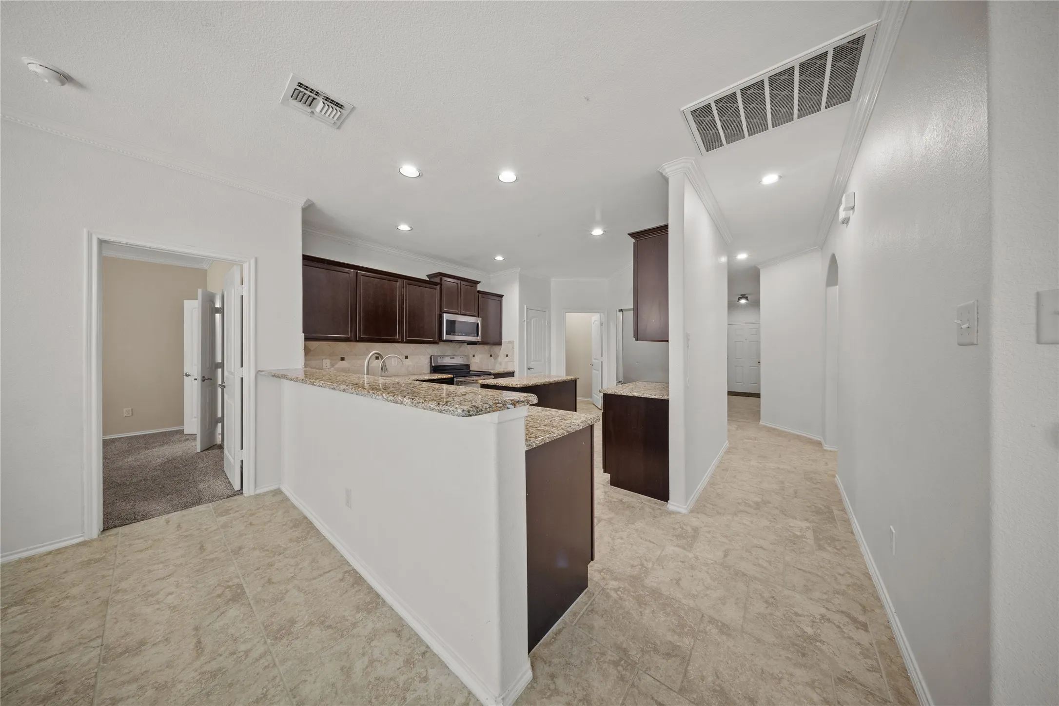 Single Family Residence For Sale in Denton County , 2417 Michelle Creek Drive, Little Elm, Texas 75068, 3 Bedroom, 3 Bathroom, 2 Garage spaces, 2,258 Sqft, built in 2014, mls#21397104, Real Estate Agent in Little Elm, Homes For Sale in Denton county, Homes For Sale in Little Elm, Realtor in Little Elm Texas, Real Estate Brokerage Independent Realty Texas, Luminita Cordes Realtor