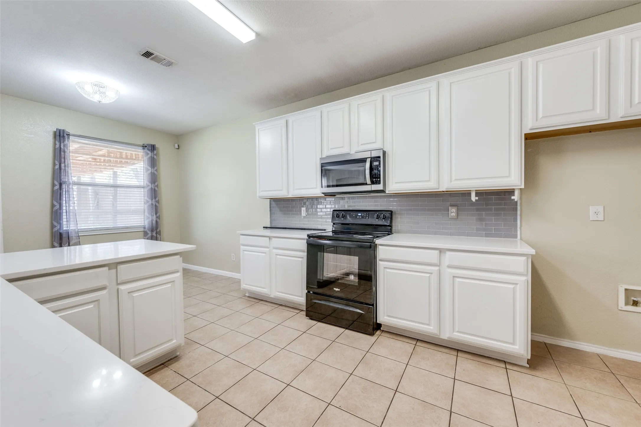 Single Family Residence For Sale in Tarrant County , 814 White Dove Drive, Arlington, Texas 76017, 5 Bedroom, 3 Bathroom, 2 Garage spaces, 3,324 Sqft, built in 2002, mls#21396541, Real Estate Agent in Arlington, Homes For Sale in Tarrant county, Homes For Sale in Arlington, Realtor in Arlington Texas, Real Estate Brokerage Independent Realty Texas, Luminita Cordes Realtor