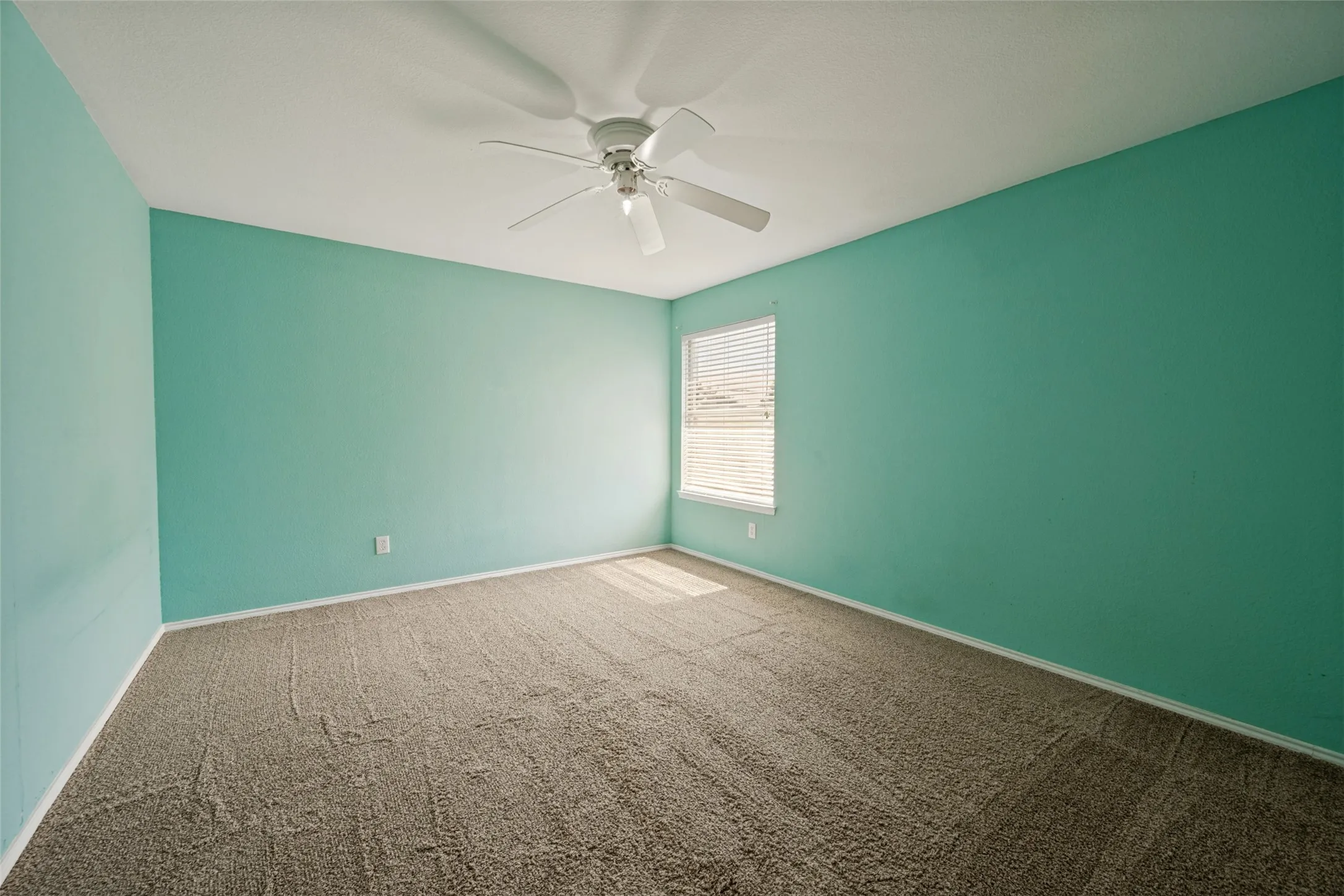 Single Family Residence For Sale in Tarrant County , 814 White Dove Drive, Arlington, Texas 76017, 5 Bedroom, 3 Bathroom, 2 Garage spaces, 3,324 Sqft, built in 2002, mls#21396541, Real Estate Agent in Arlington, Homes For Sale in Tarrant county, Homes For Sale in Arlington, Realtor in Arlington Texas, Real Estate Brokerage Independent Realty Texas, Luminita Cordes Realtor