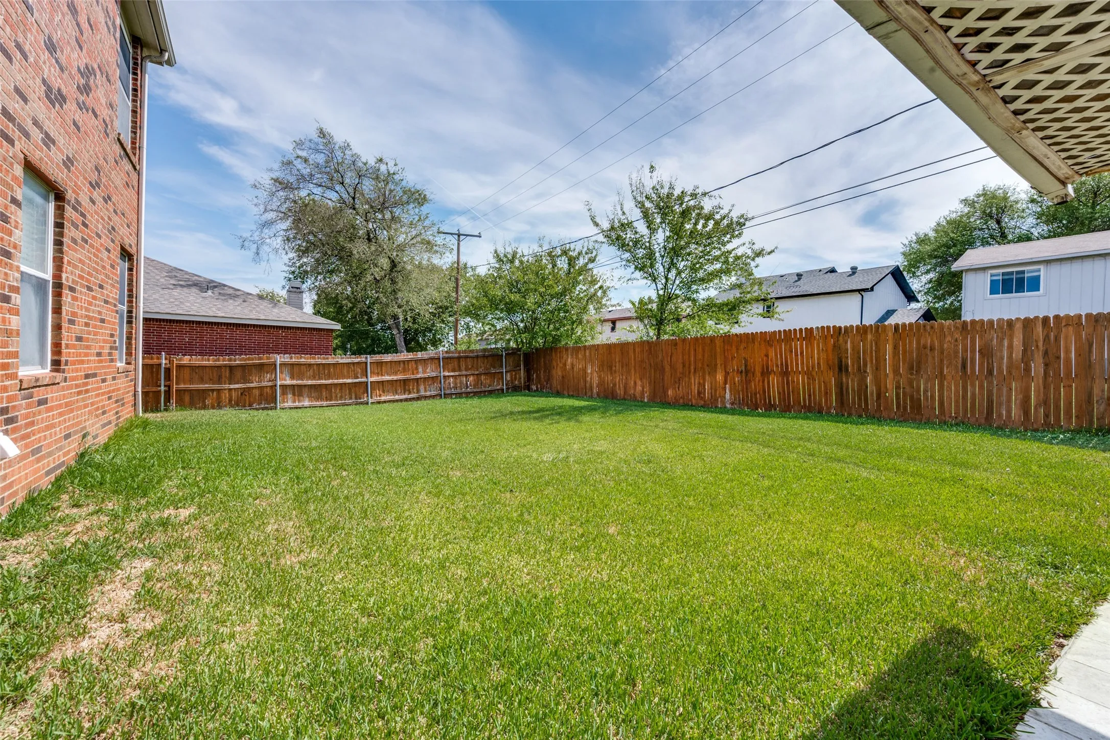 Single Family Residence For Sale in Tarrant County , 814 White Dove Drive, Arlington, Texas 76017, 5 Bedroom, 3 Bathroom, 2 Garage spaces, 3,324 Sqft, built in 2002, mls#21396541, Real Estate Agent in Arlington, Homes For Sale in Tarrant county, Homes For Sale in Arlington, Realtor in Arlington Texas, Real Estate Brokerage Independent Realty Texas, Luminita Cordes Realtor